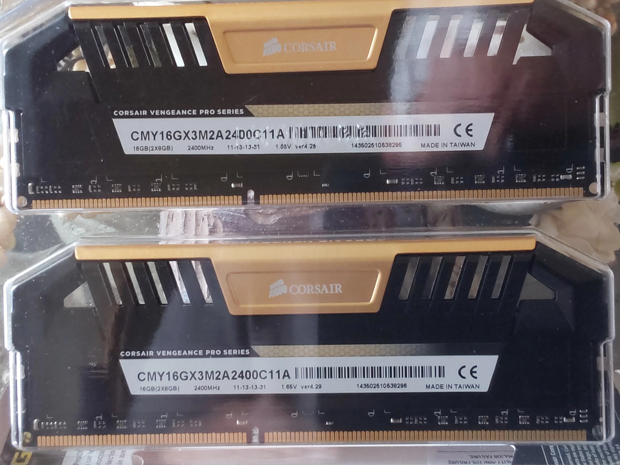 Corsair Vengeance Pro Series 16GB (8 x 2) DDR3-2400MHz (PC3 19200) DRAM