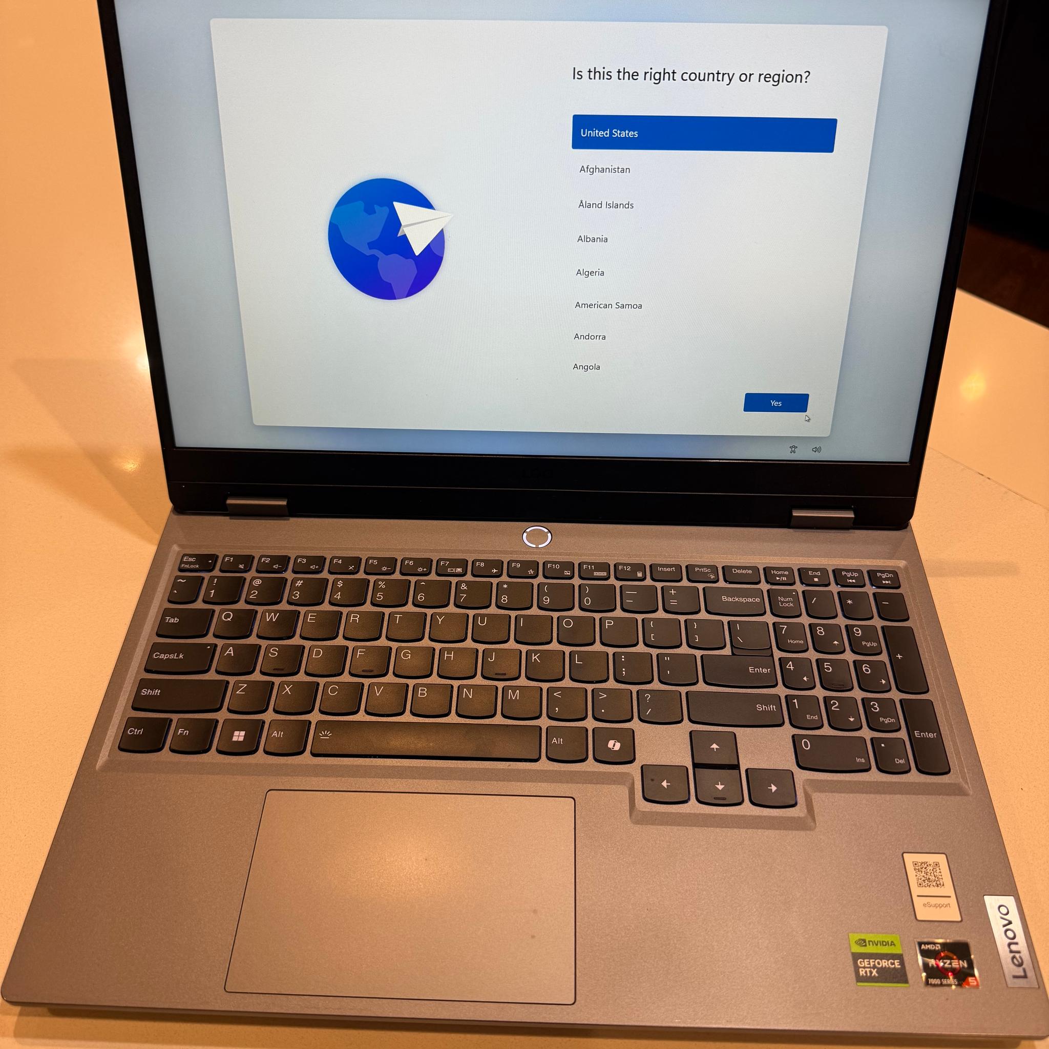 Lenovo Laptop LOQ 15.6" FHD 144Hz (Ryzen 5 7235HS, 12GB/512GB SSD, RTX 4050)