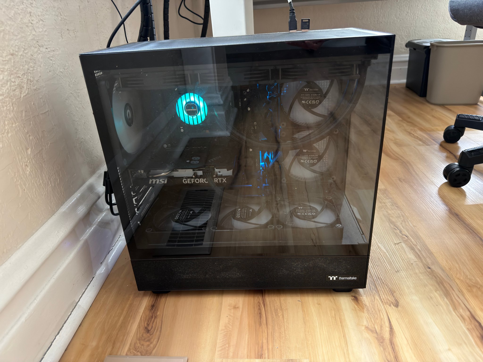 Gaming/Workstation pc in excellent condition! Intel I7-13700f, Nvidia RTX 4060, 3TBM2 Storage