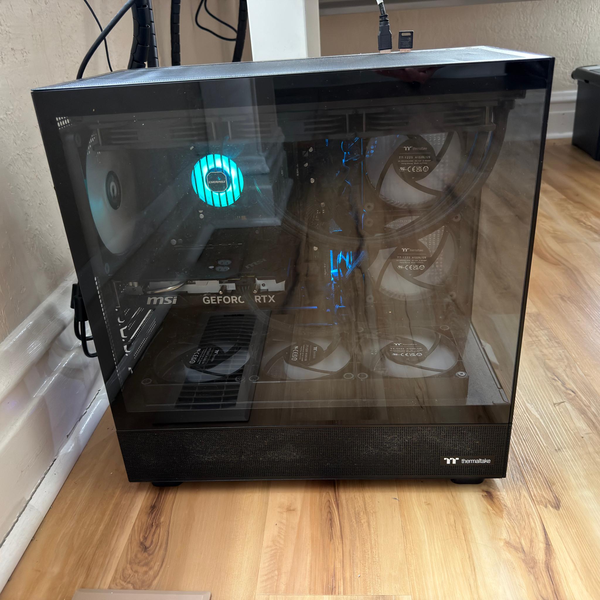 Gaming/Workstation pc in excellent condition! Intel I7-13700f, Nvidia RTX 4060, 1TB M2 Storage