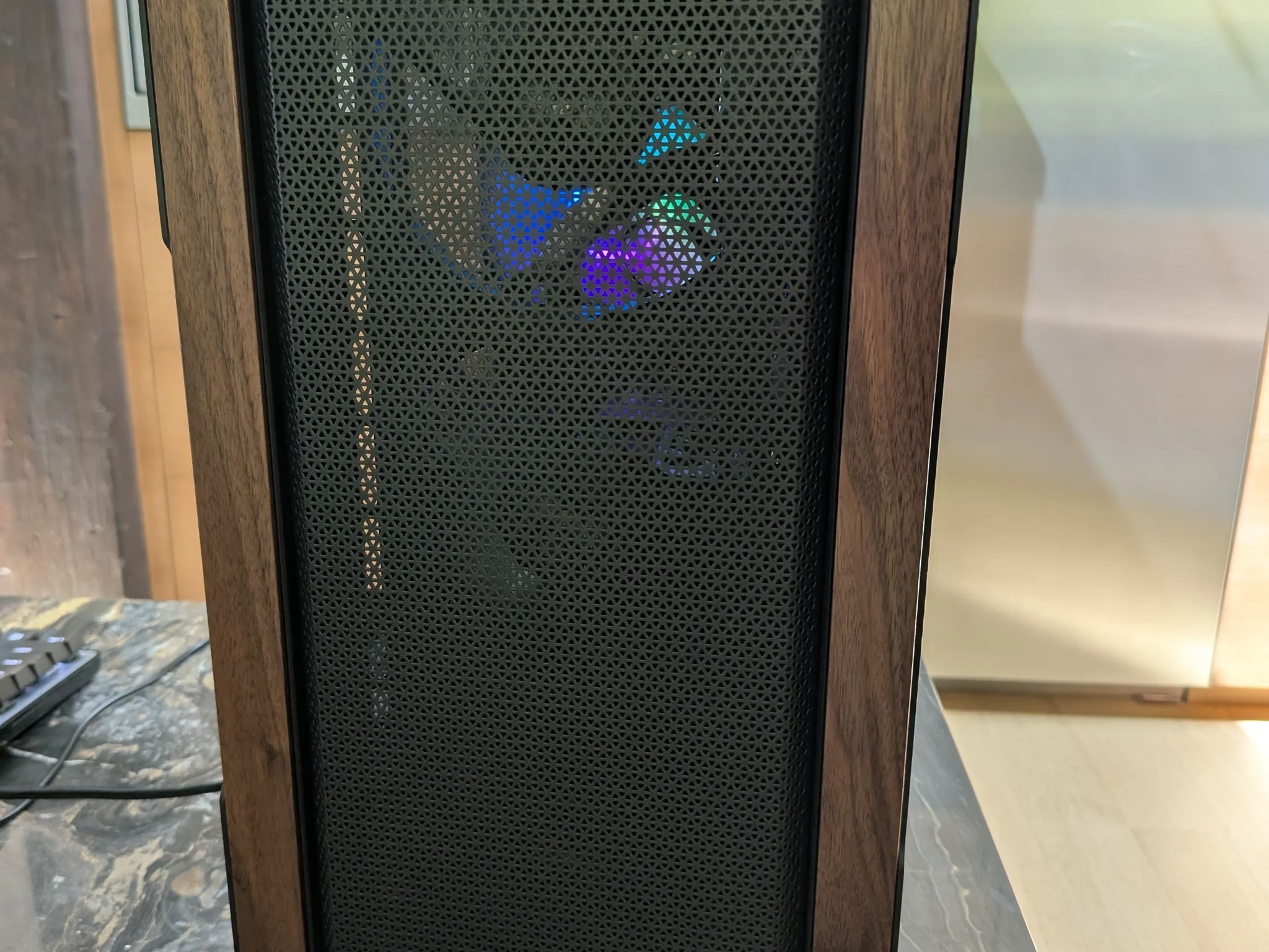 Walnut Wood RX 9070 PC - Intel Core i5 13th Gen, AMD Radeon RX 9070, 32 GB RAM, 4 TB SSD