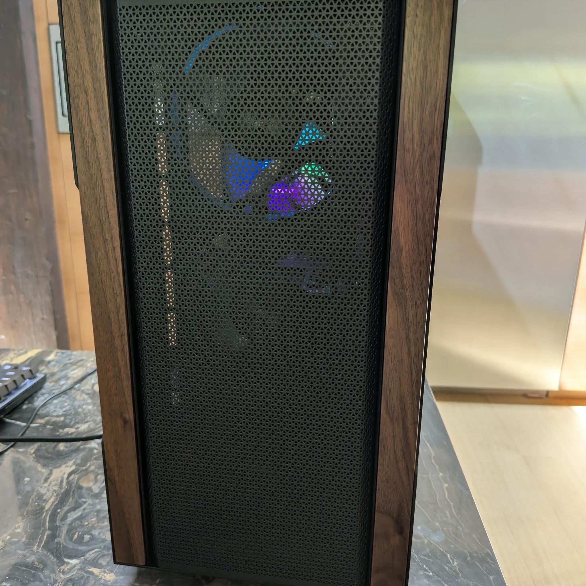 Walnut Wood RX 9070 PC - Intel Core i5 13th Gen, AMD Radeon RX 9070, 32 GB RAM, 4 TB SSD
