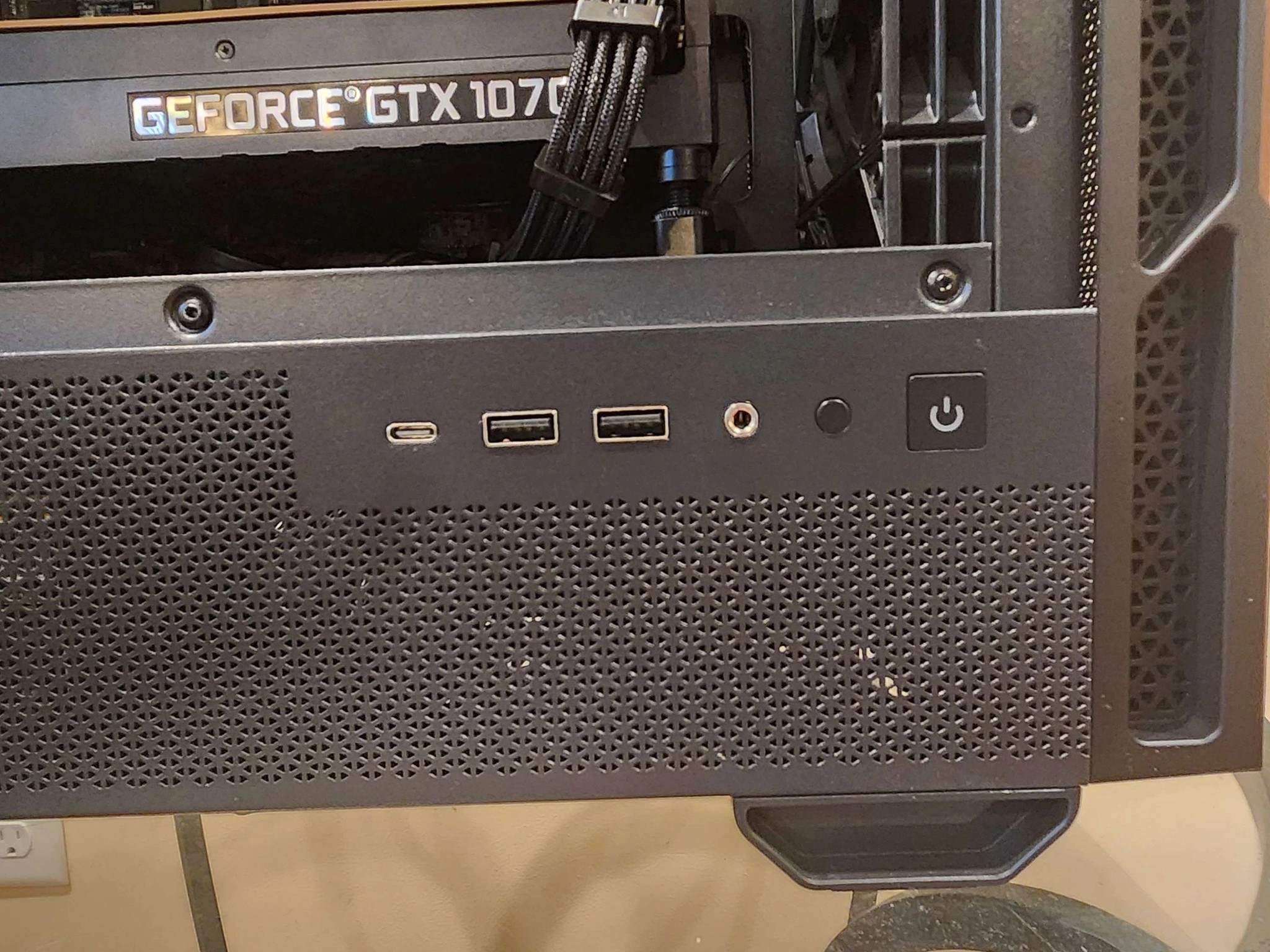 GTX 1070 | Ryzen 5 4500 | 16GB RAM | 500GB SSD | WiFi | Windows 11