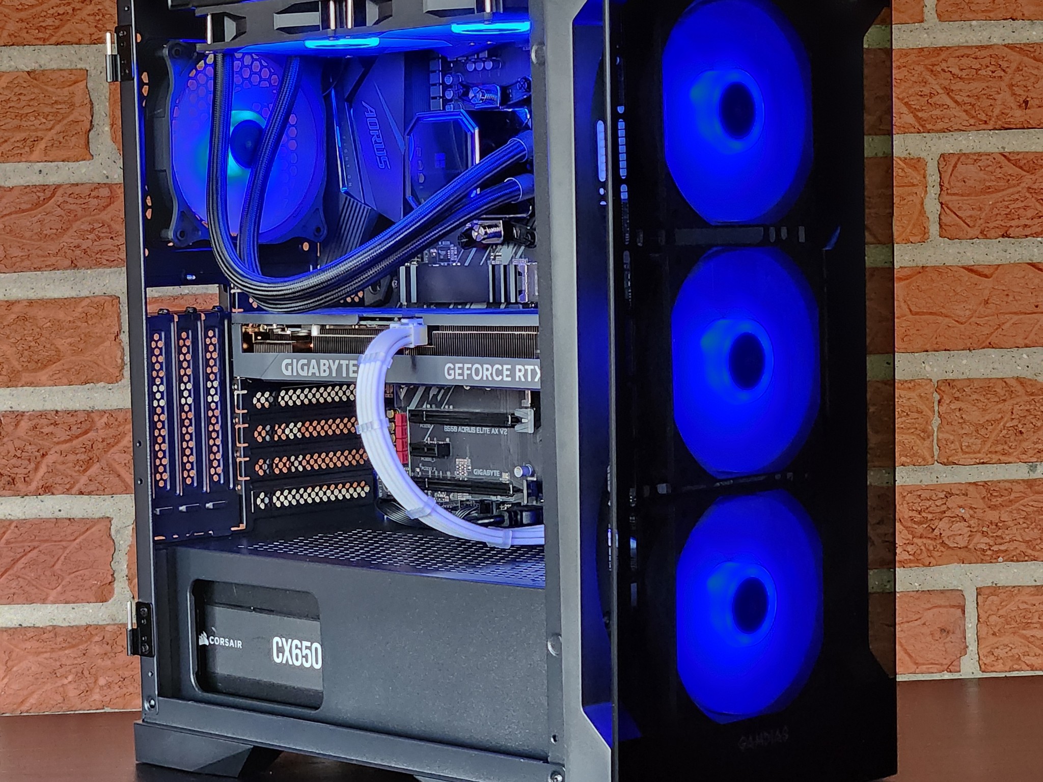 RTX 4060 Ti // RYZEN 5 5600G // 240MM AIO // 16GB RAM // 1TB SSD