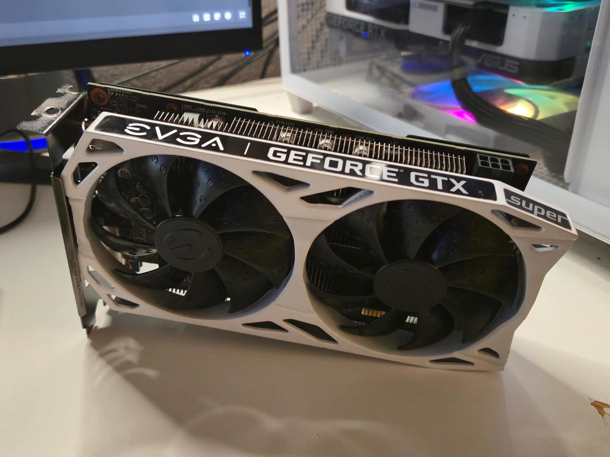 White GTX 1650 SUPER 4GB