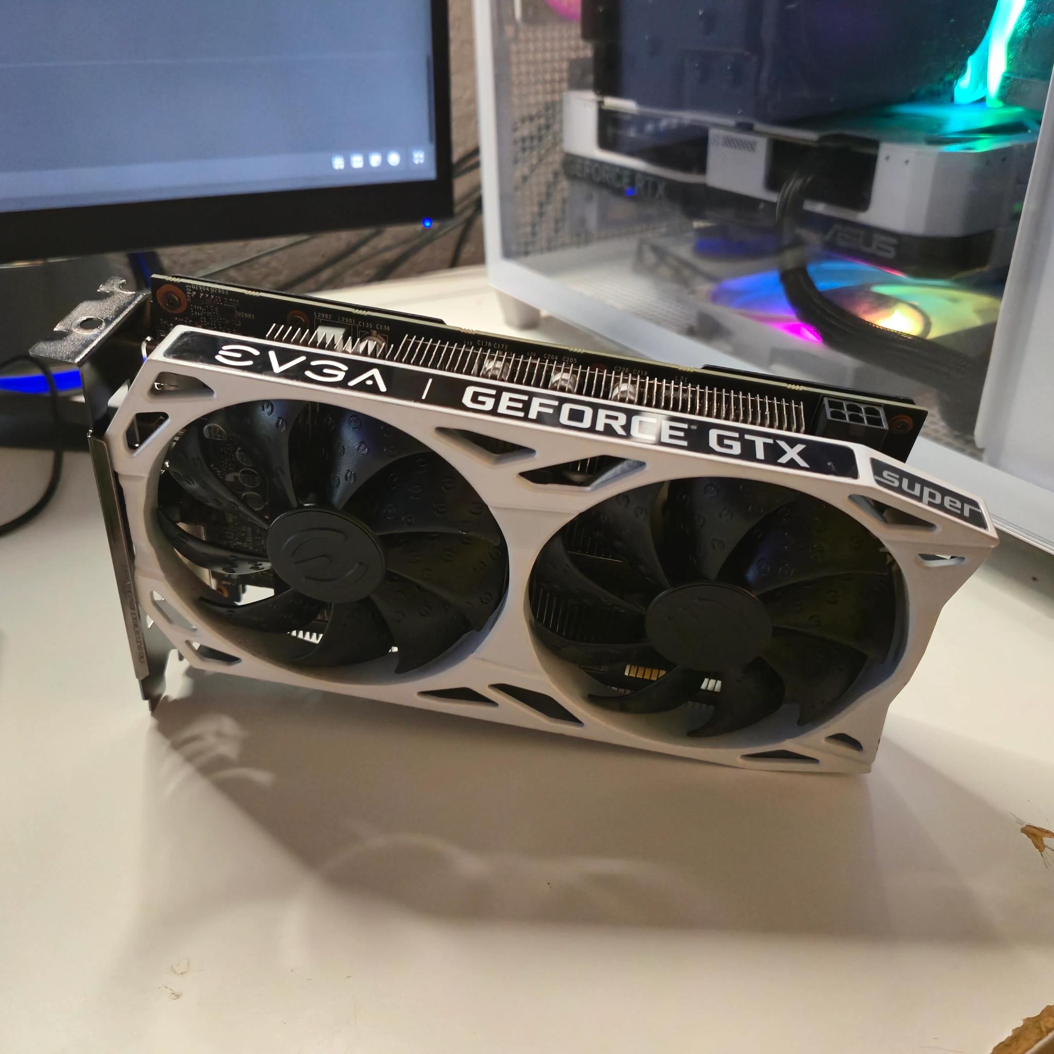 White GTX 1650 SUPER 4GB
