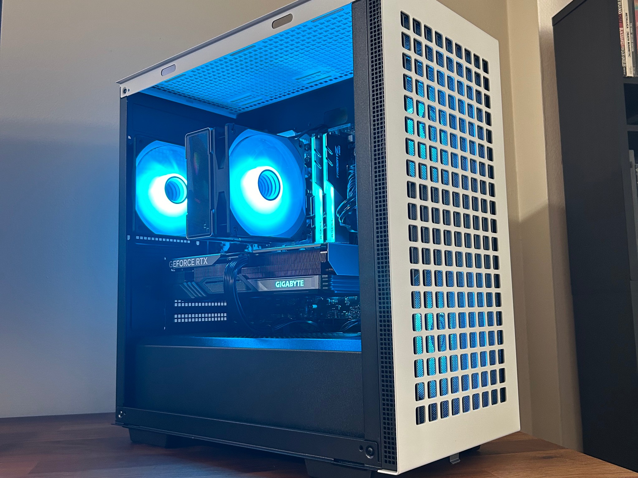 **SALE** RTX 4060ti | Ryzen 5 5600x | 32GB DDR4 | WI-FI | The Mini Legend V10