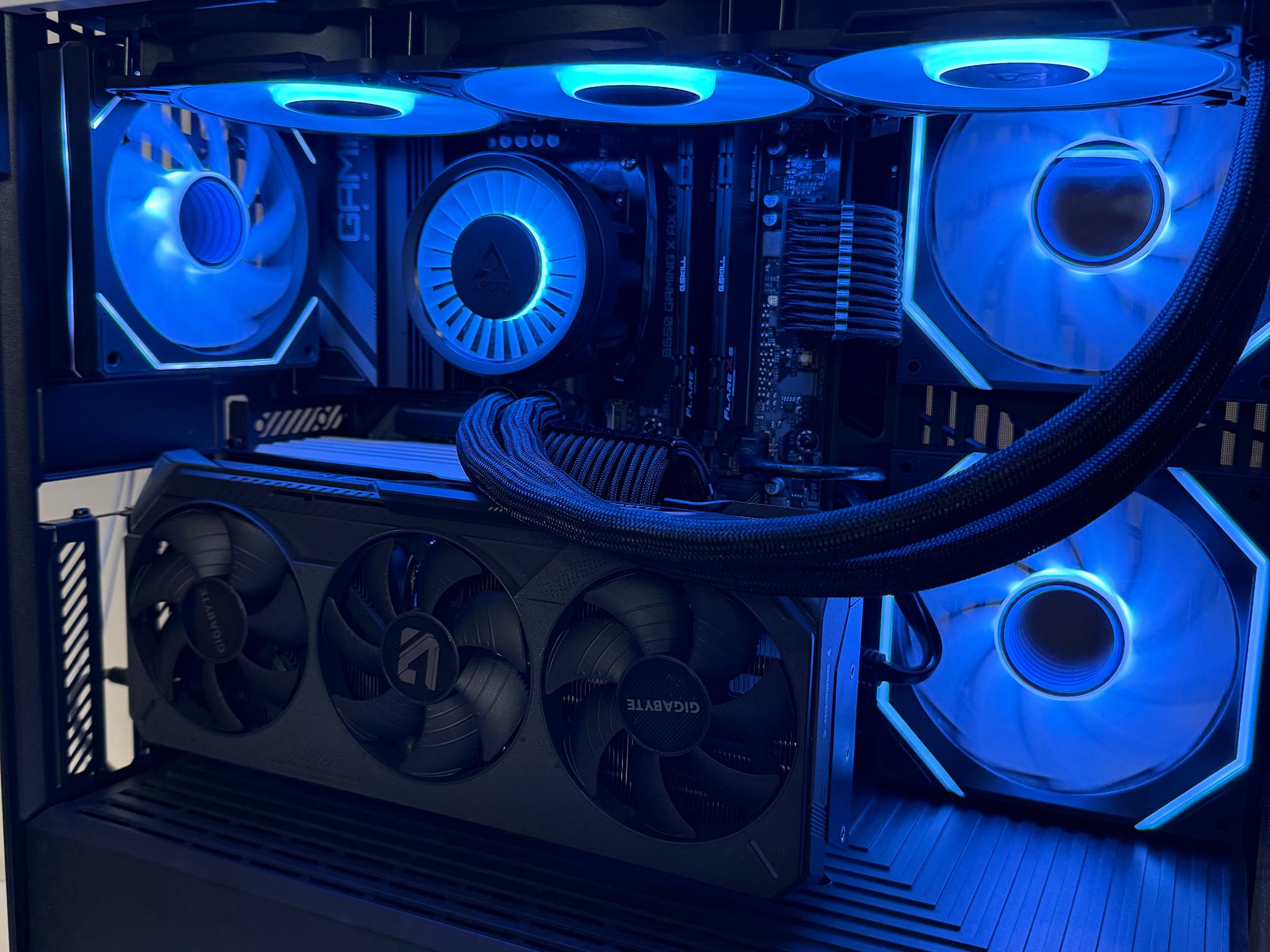 RX 9070 XT | Ryzen 7 9700X | 32gb DDR5 | 1tb NVME 🔥