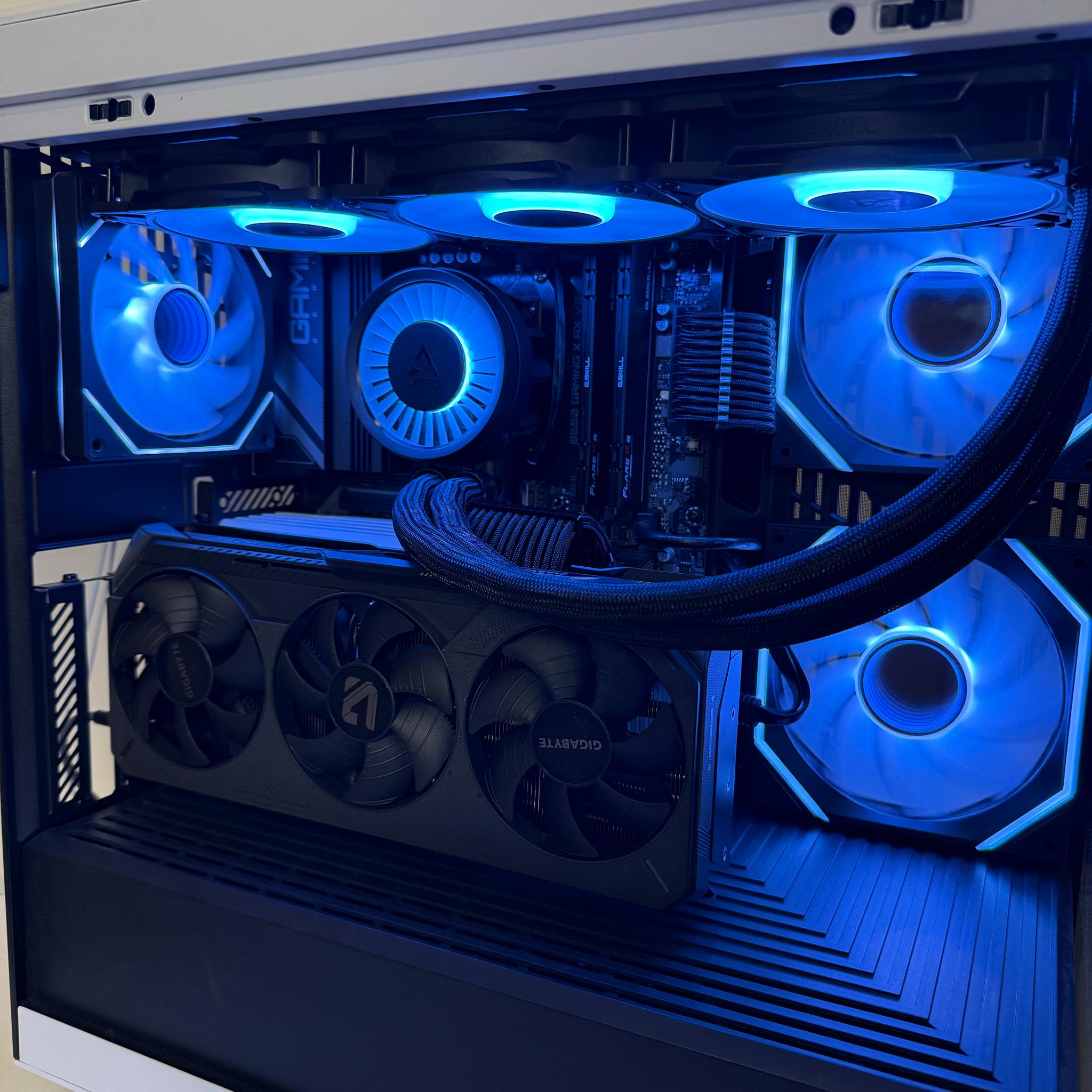 RX 9070 XT | Ryzen 7 9700X | 32gb DDR5 | 1tb NVME 🔥
