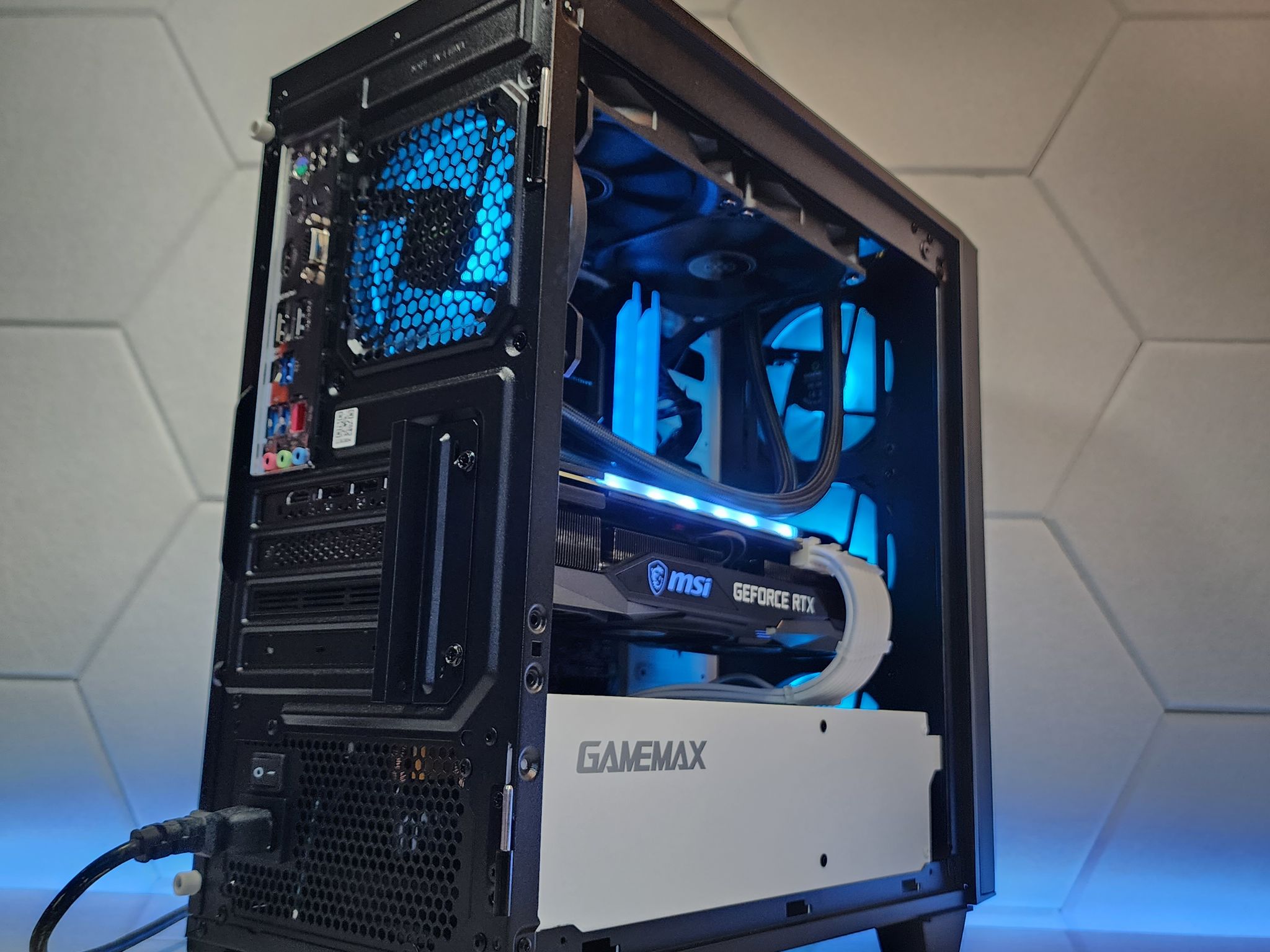 💙🤍 RTX 3070 // Core i5 12400 // 16GB 3600MHz // 1TB NVMe Gen 3