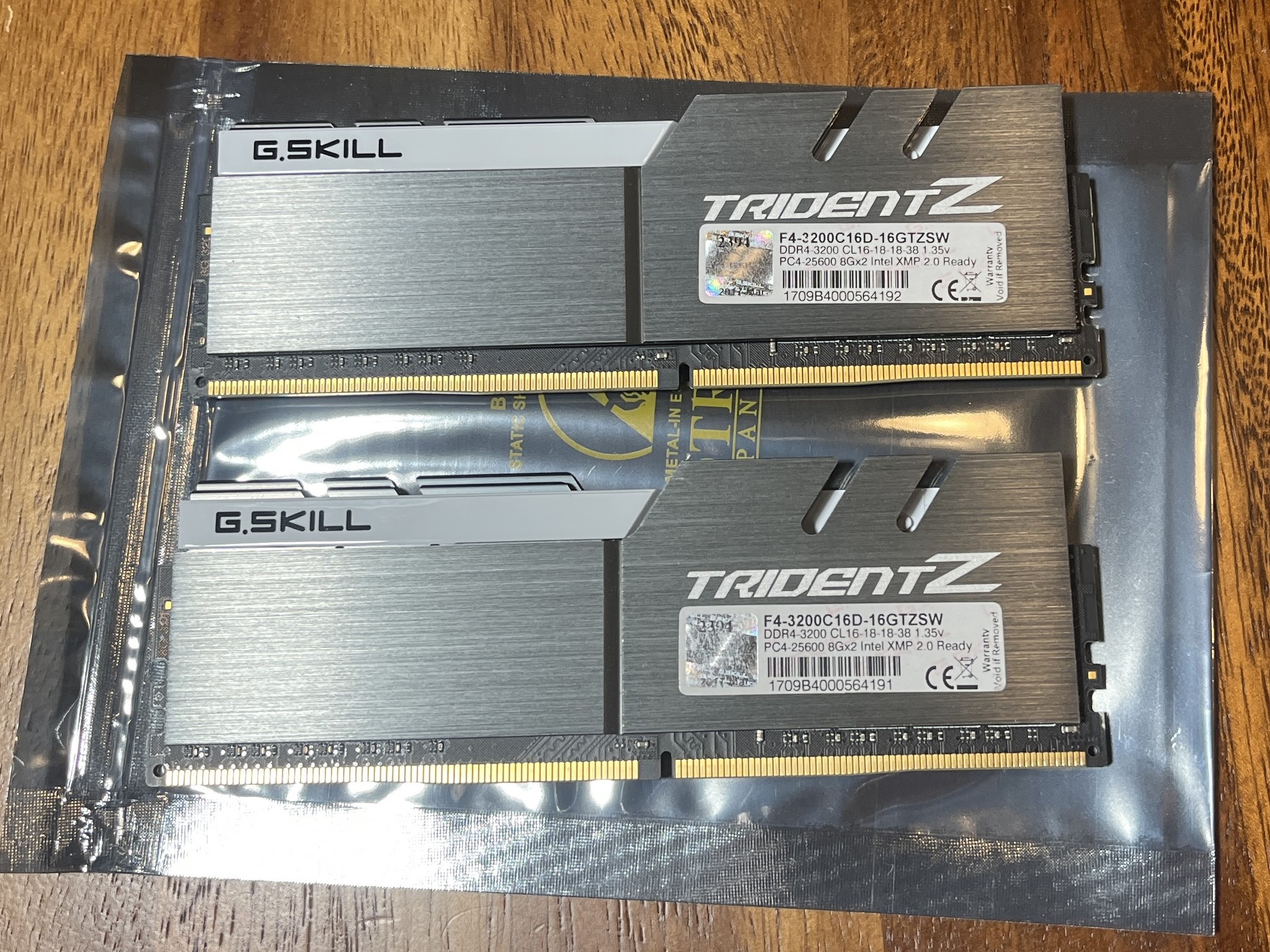 G.Skill Trident Z 16GB (2x8GB) DDR4-3200MHz RAM (F4-3200C16D-16GTZSW)