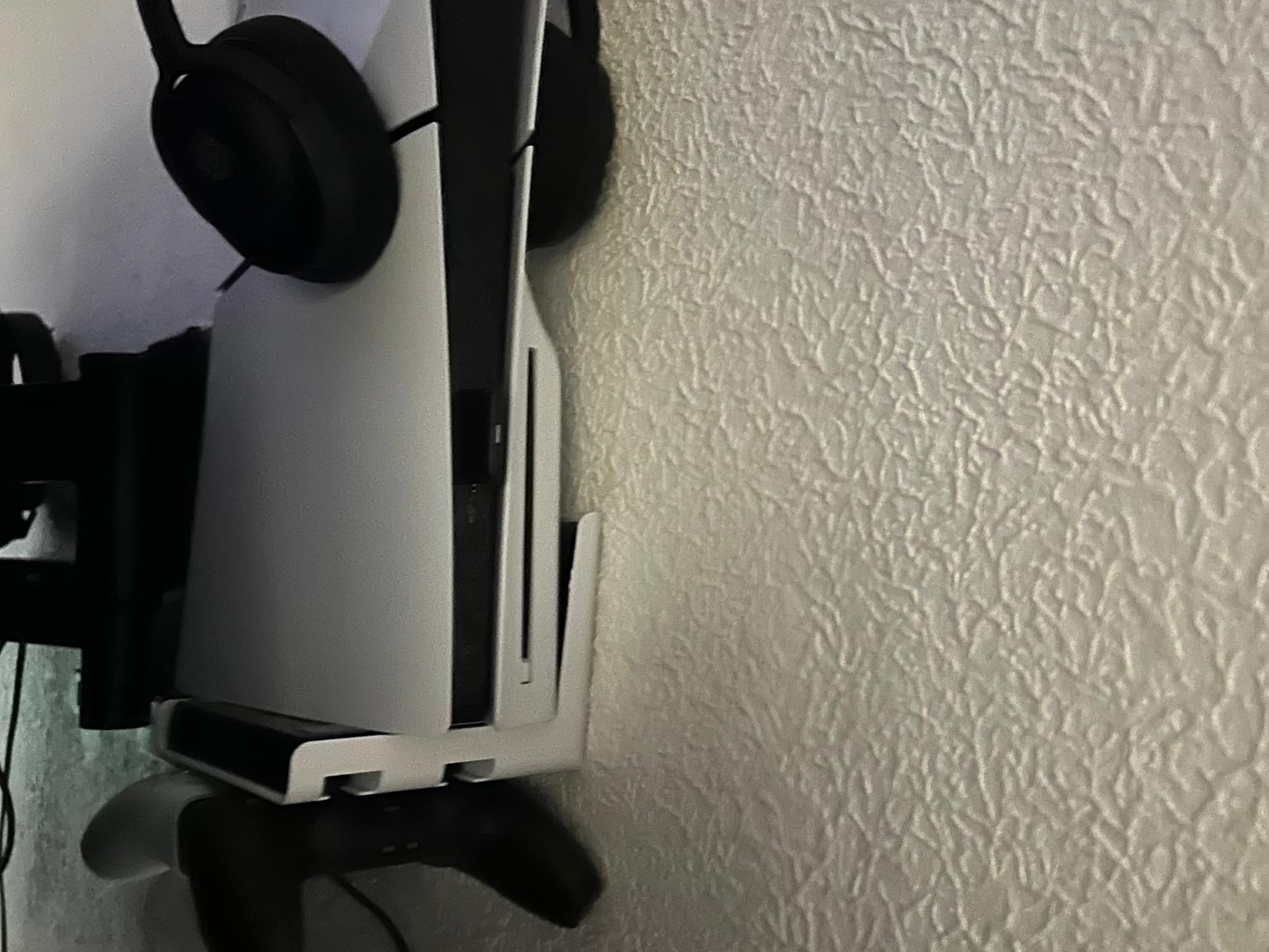 PS5 Slim w/ disc reader 2 controllers