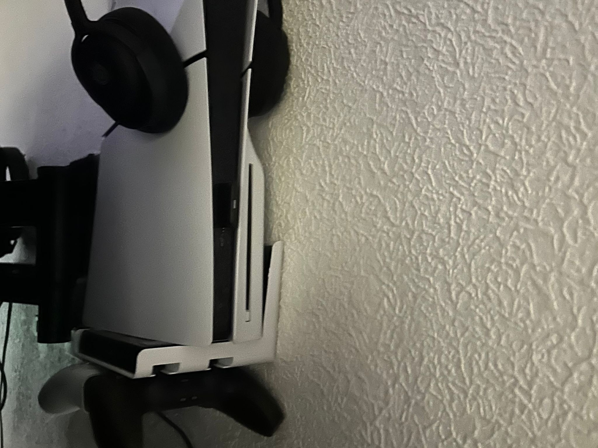 PS5 Slim w/ disc reader 2 controllers