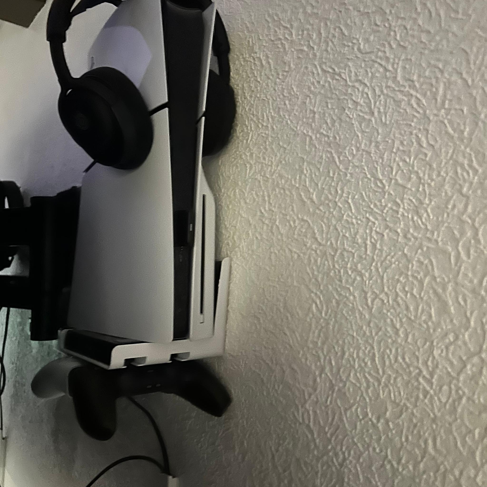PS5 Slim w/ disc reader 2 controllers