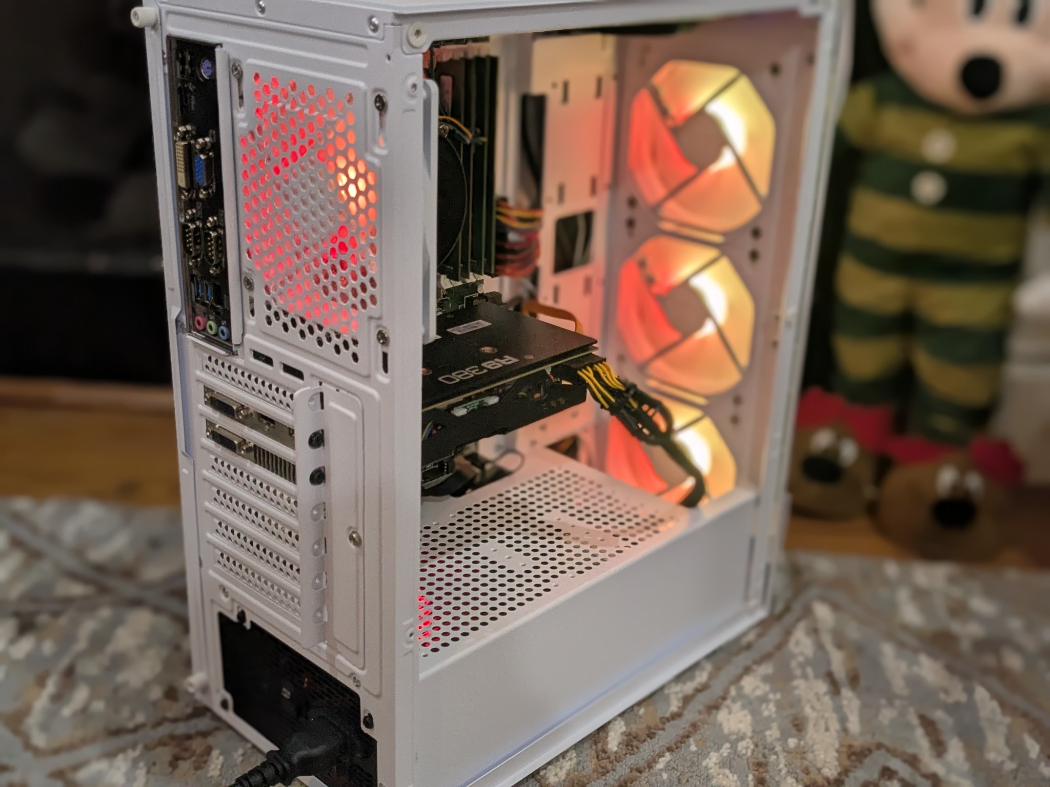 80 FPS Fortnite | i5-4590, 16GB RAM, 240GB SSD, 1TB HDD, R9 380 4GB, RGB, Wifi