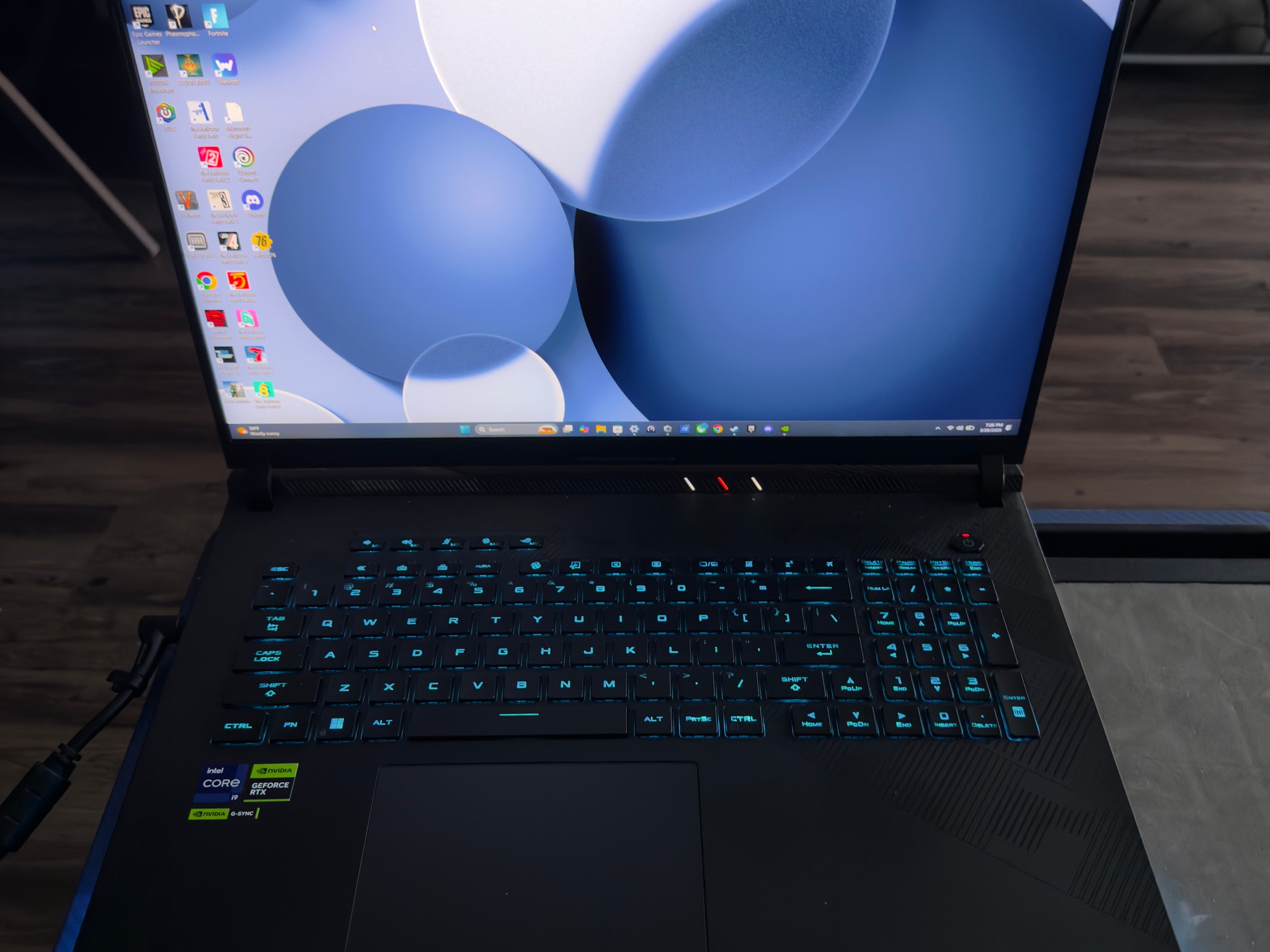 ASUS Strix Scar G834JZR-XS96 (18” Gaming Laptop)