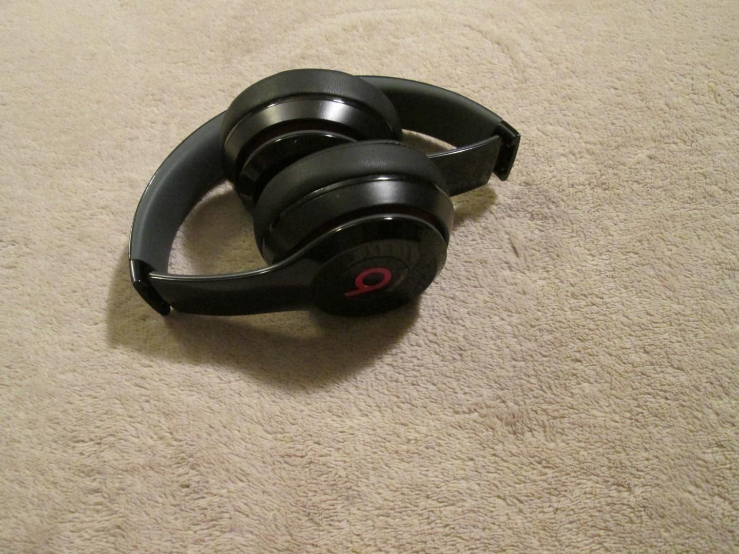Beats By Dre Solo 2 Headphones WIth Case