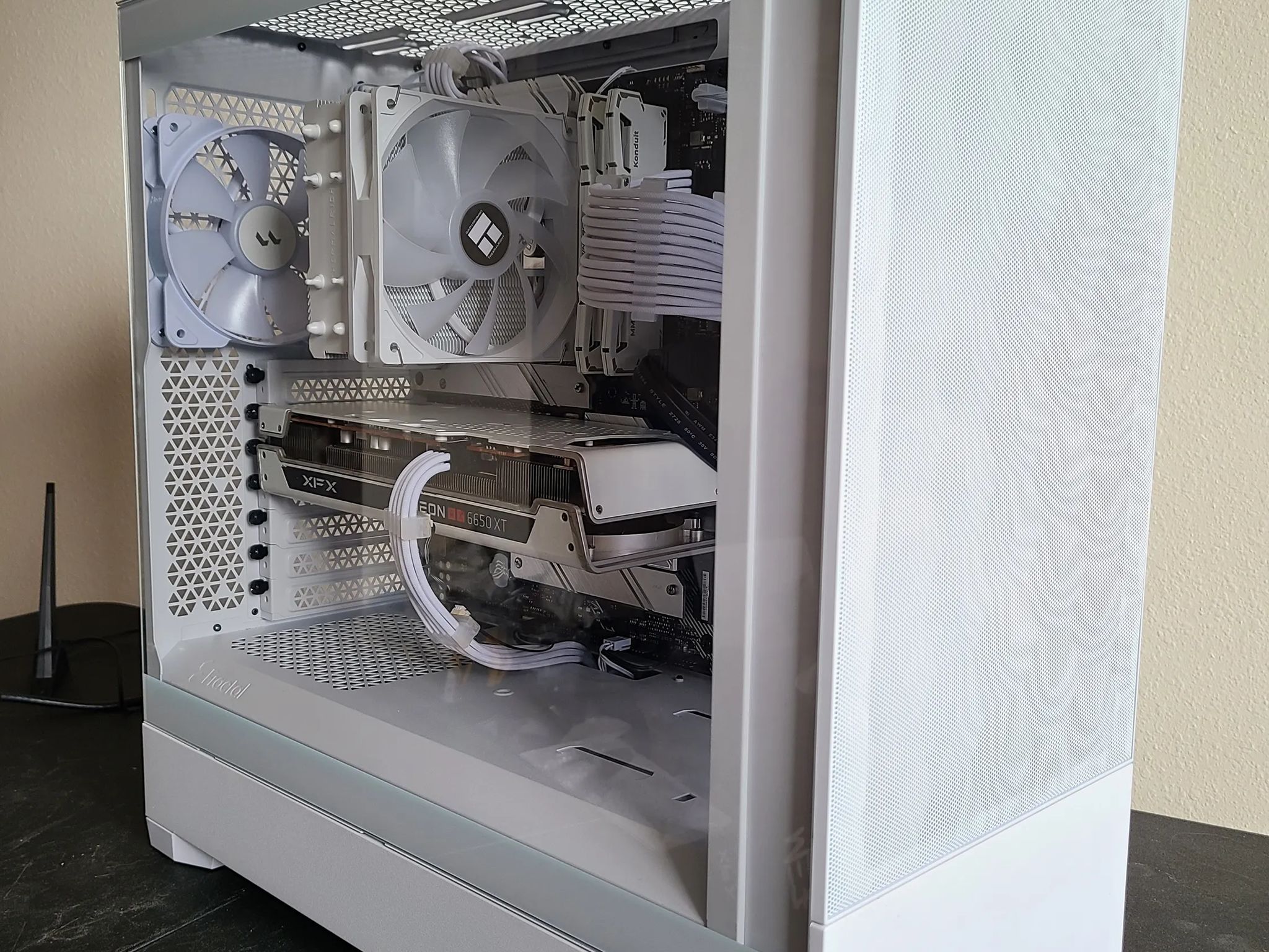 RX 6650 XT | Intel i5 11600K | 1TB Gen4 NVME | 32GB 3200MHz RAM
