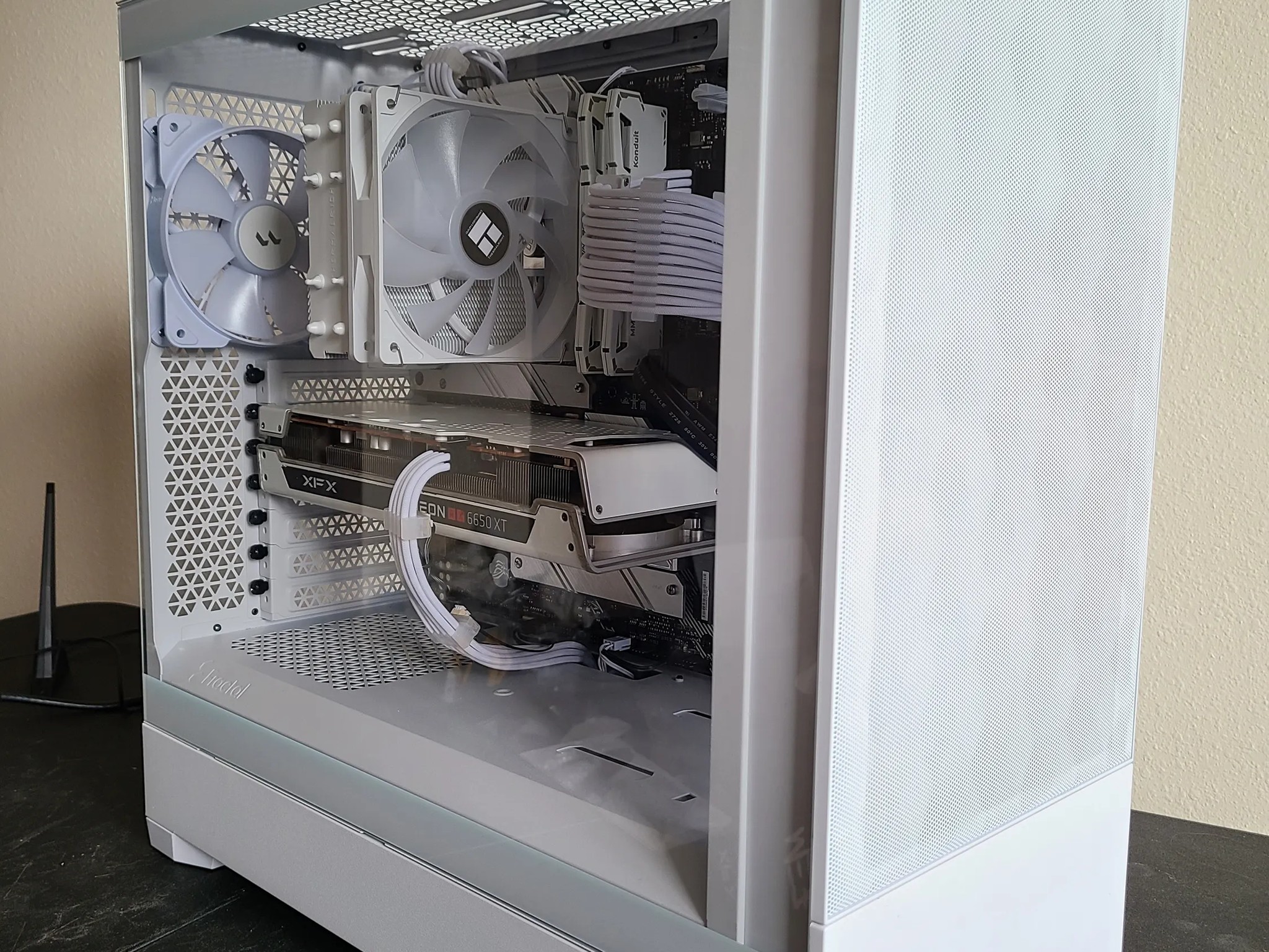 RX 6650 XT | Intel i5 11600K | 1TB Gen4 NVME | 32GB 3200MHz RAM