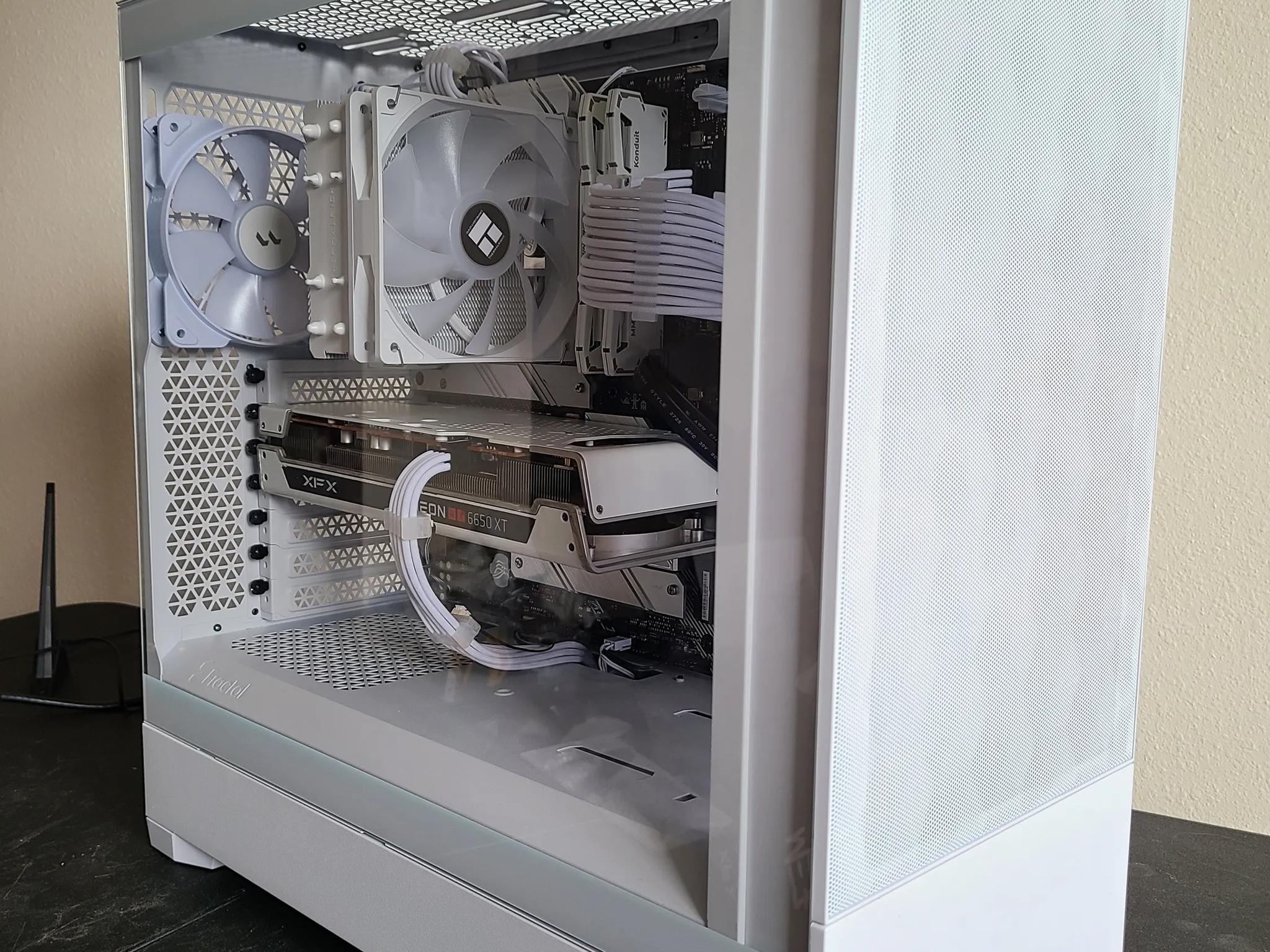 RX 6650 XT | Intel i5 11600K | 1TB Gen4 NVME | 32GB 3200MHz RAM