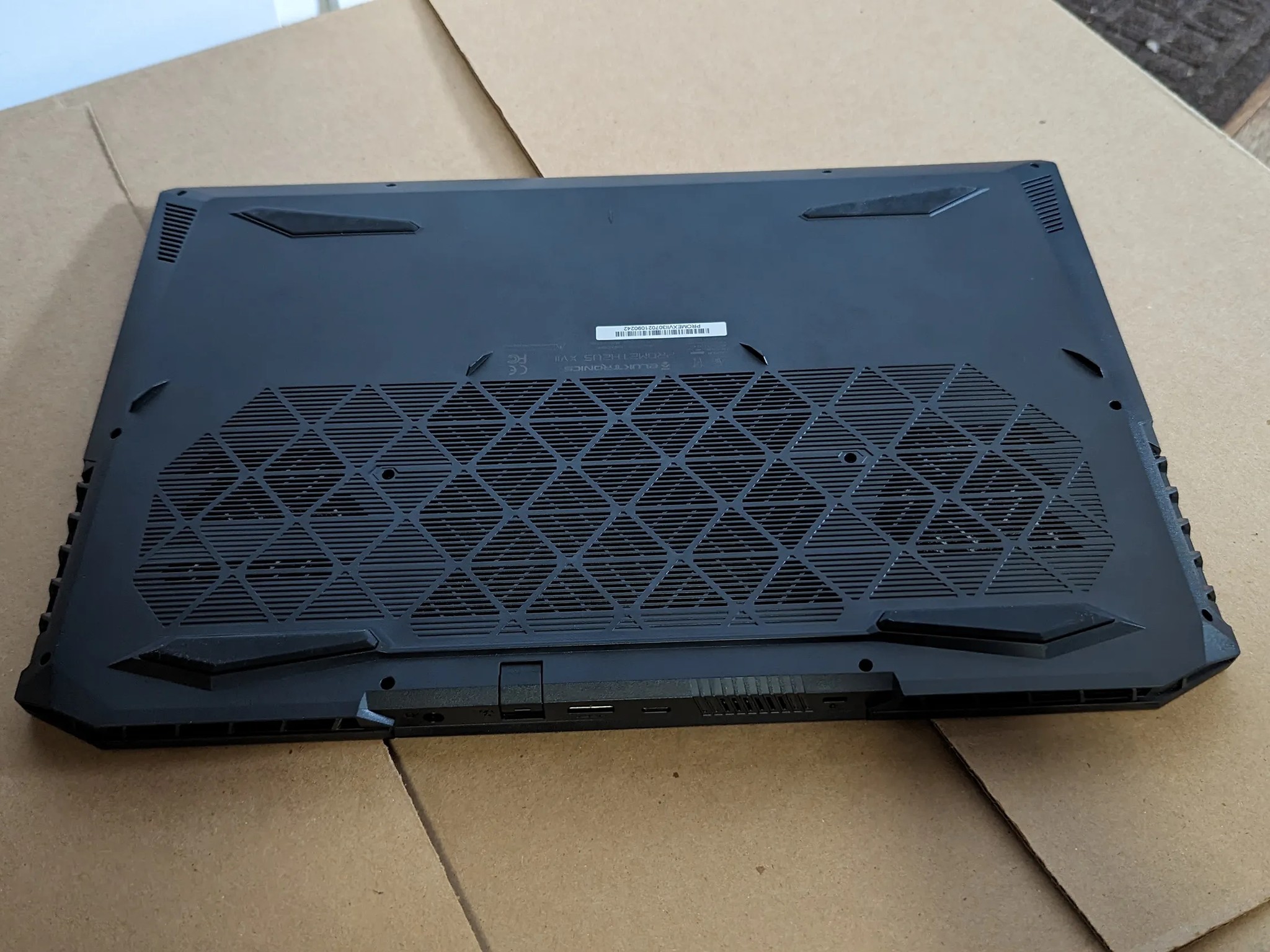 Eluktronics Prometheus XVII 17.3" QHD 165Hz RTX 3070 i7 10875H