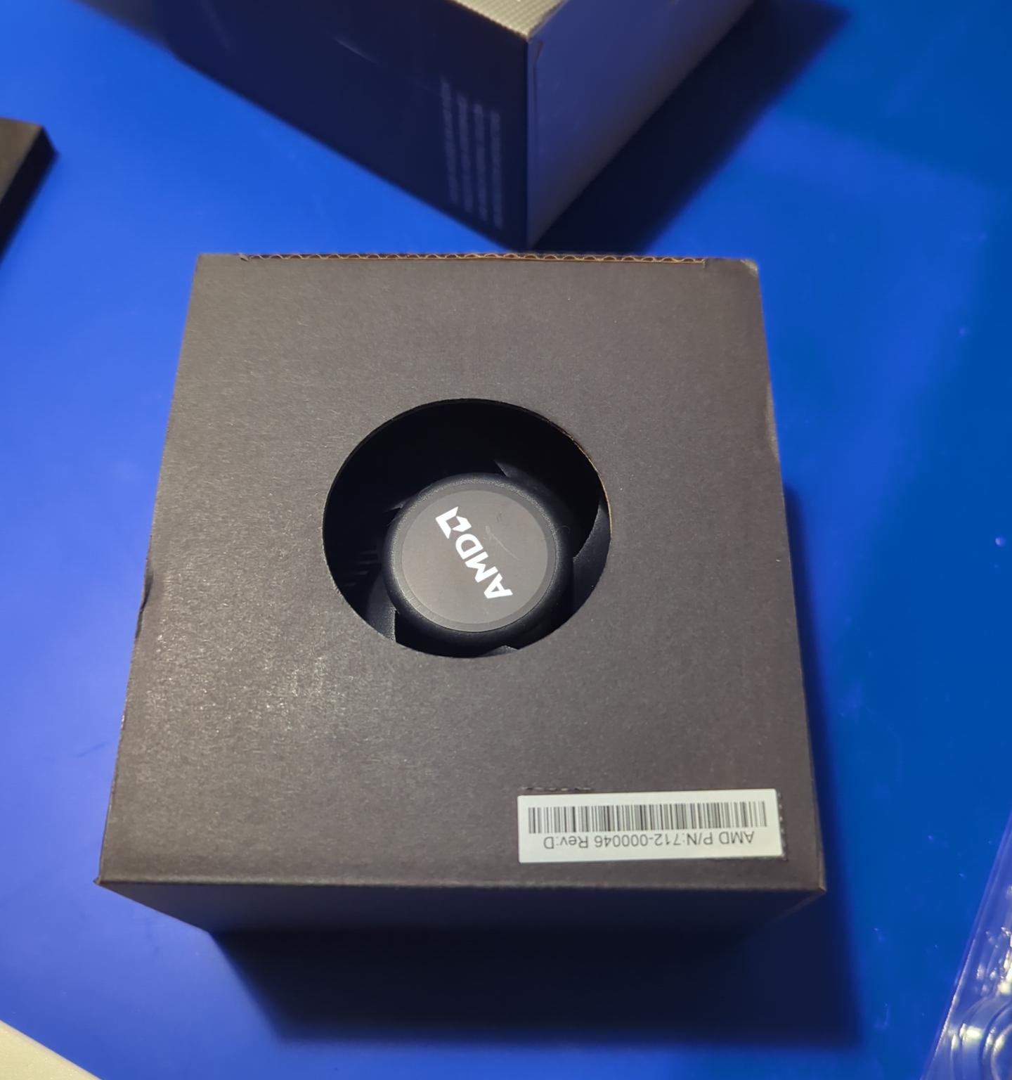 And Ryzen 5 3600 Cpu with Wraith Stealth Cooler