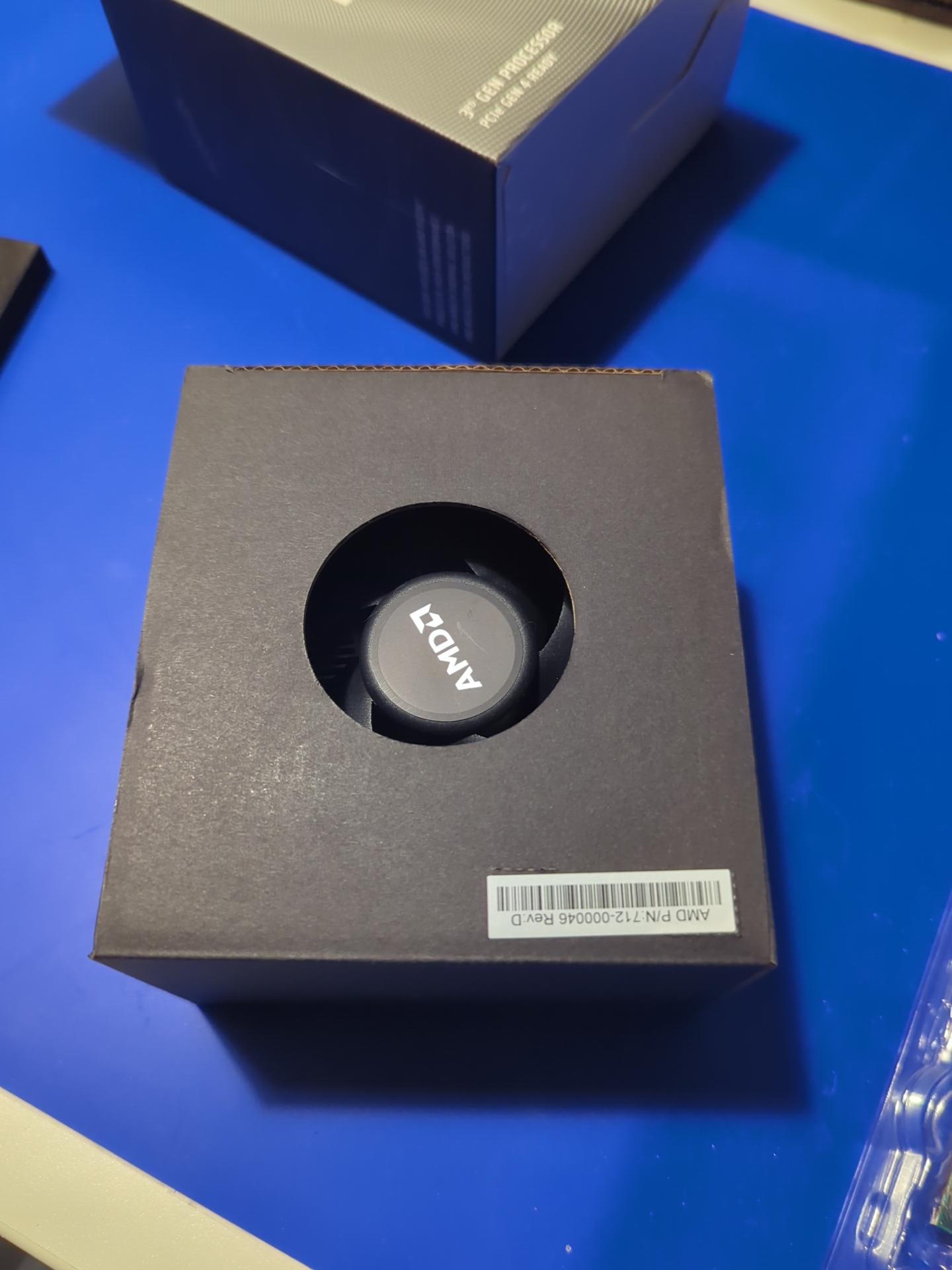 And Ryzen 5 3600 Cpu with Wraith Stealth Cooler