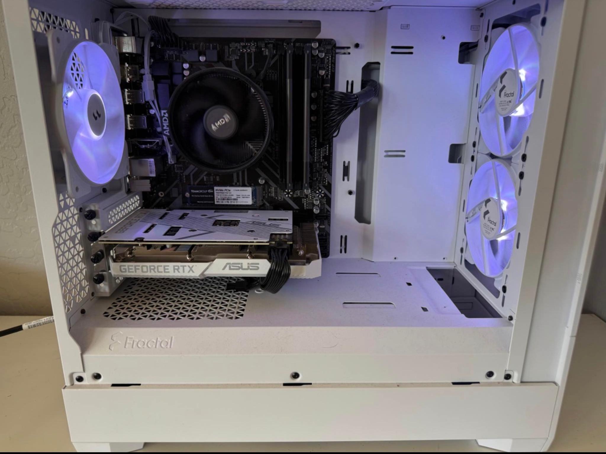 RXT 3060 12GB WHITE + RYZEN 5 5500 GAMING PC