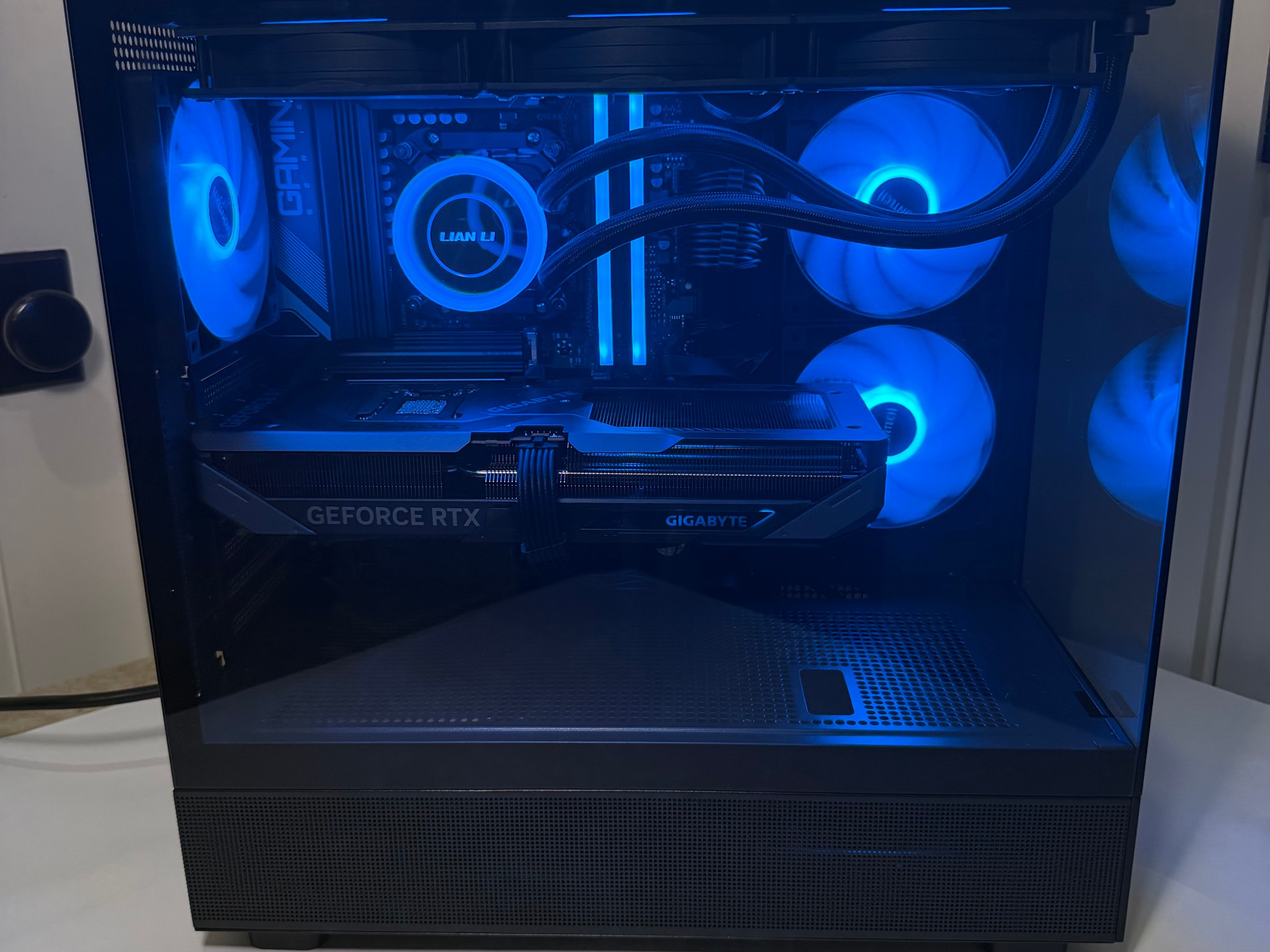 BLUE ICE: RTX 5070|Ryzen 7 9700x|32 GIGS of DDR5 RAM|360mm AIO|WIFI Ready|Windows 11 pro ACTIVATED|