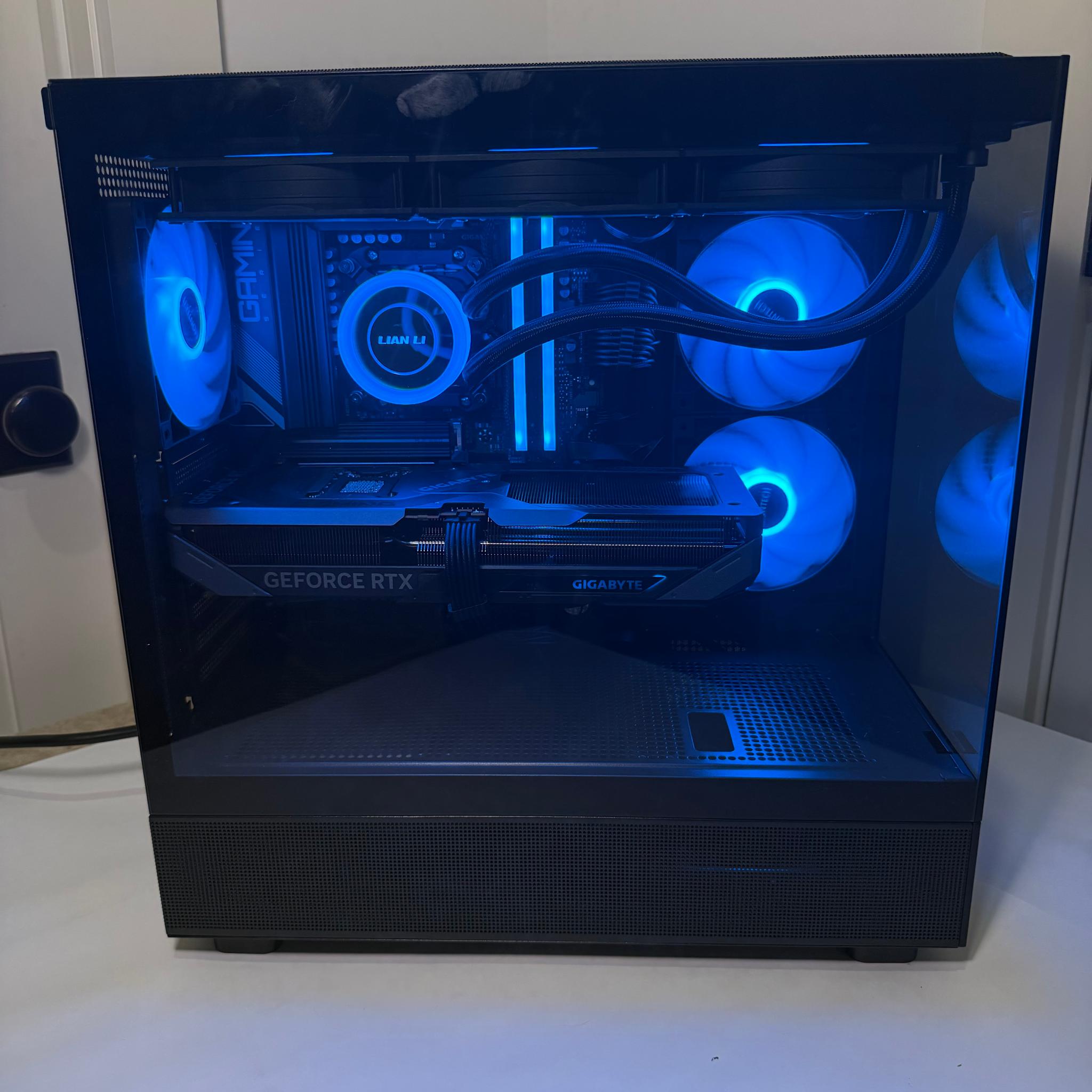 BLUE ICE: RTX 5070|Ryzen 7 9700x|32 GIGS of DDR5 RAM|360mm AIO|WIFI Ready|Windows 11 pro ACTIVATED|