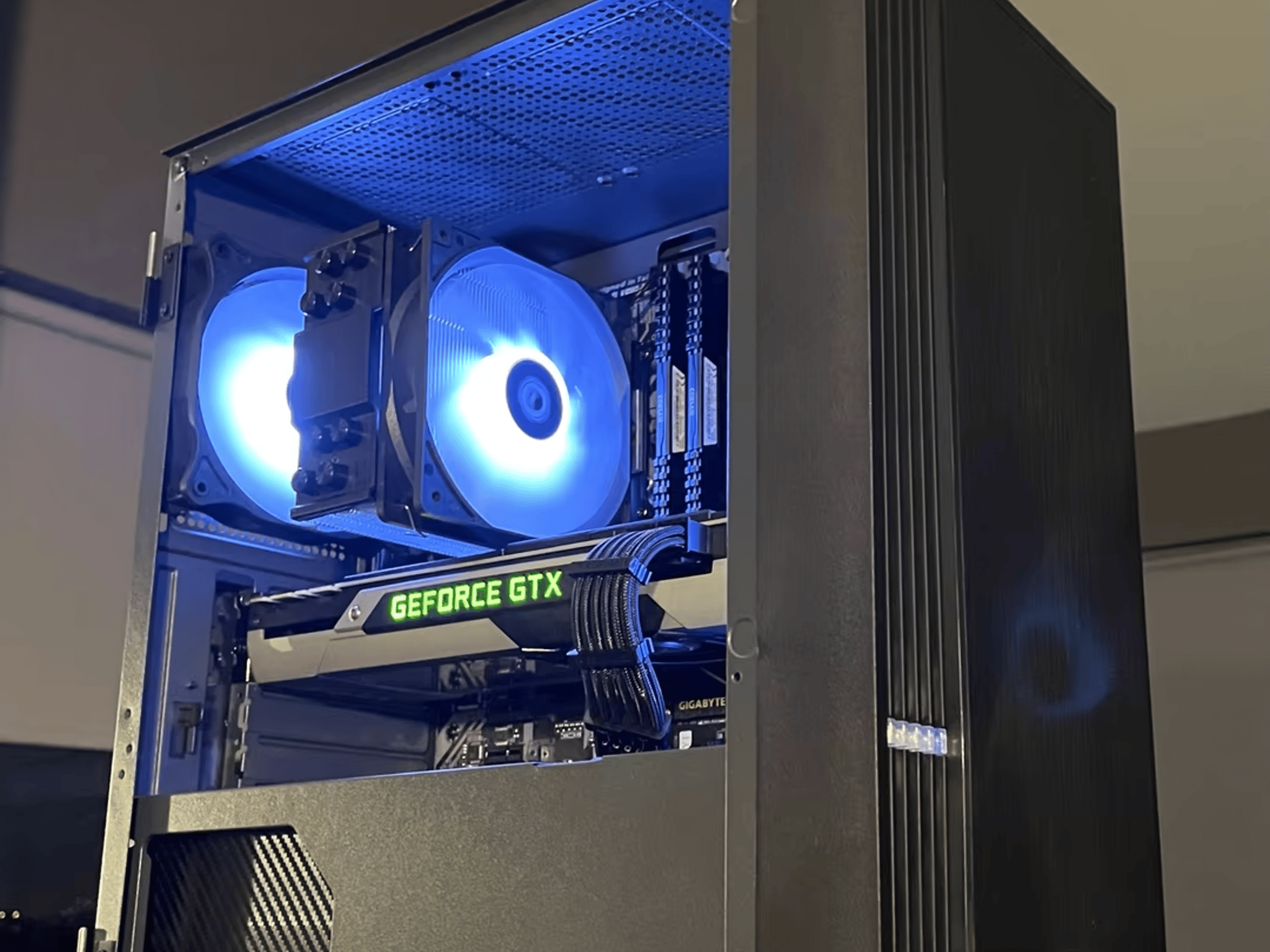 Carbon Compact// i5-9600k, GTX 970 4gb Budget Gaming PC