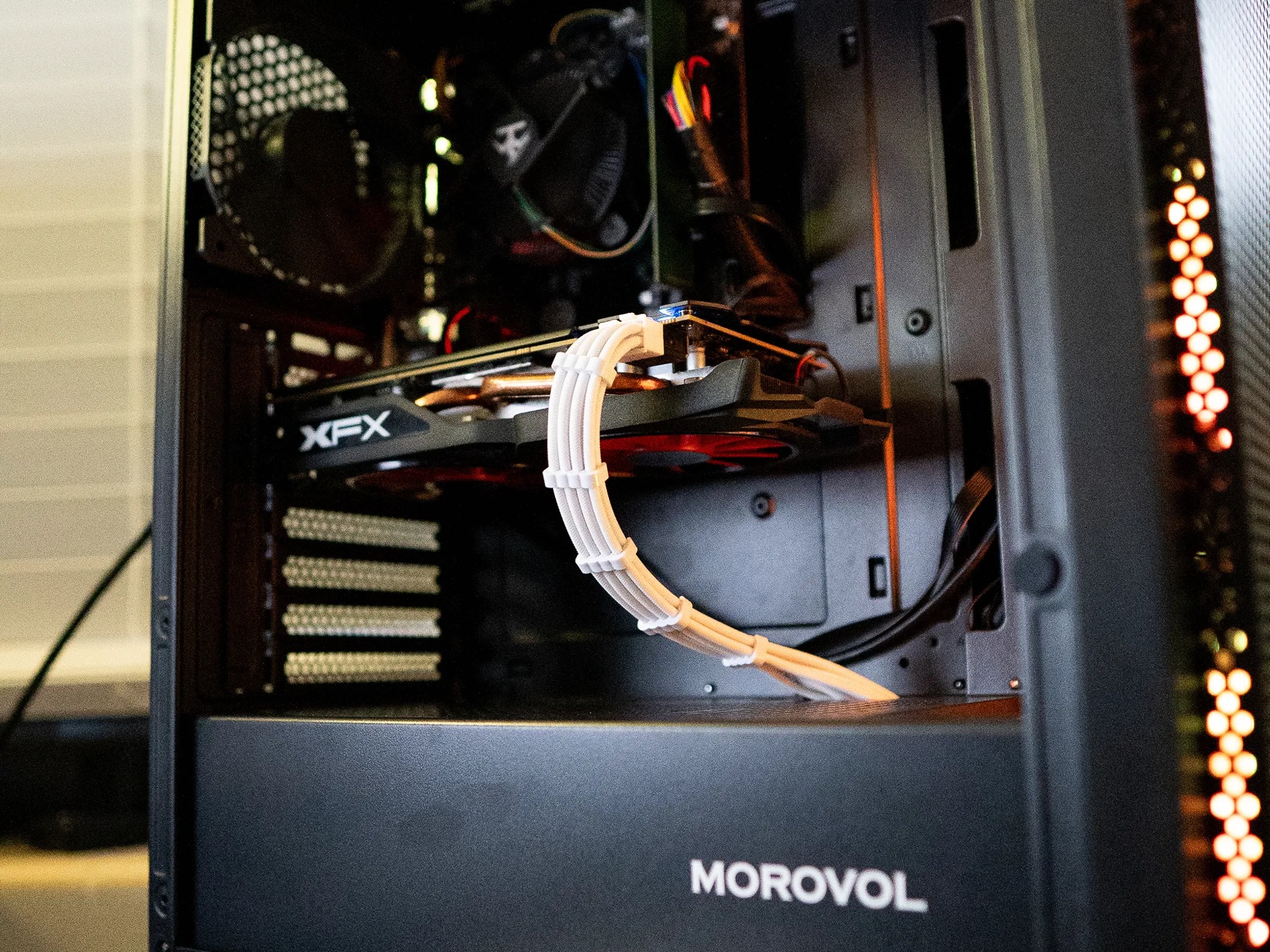 🟢⚪ | INTEL i7 7700K | RX 570 | 8GB DDR4 RAM | 256GB NVME SSD | Mint Monster |
