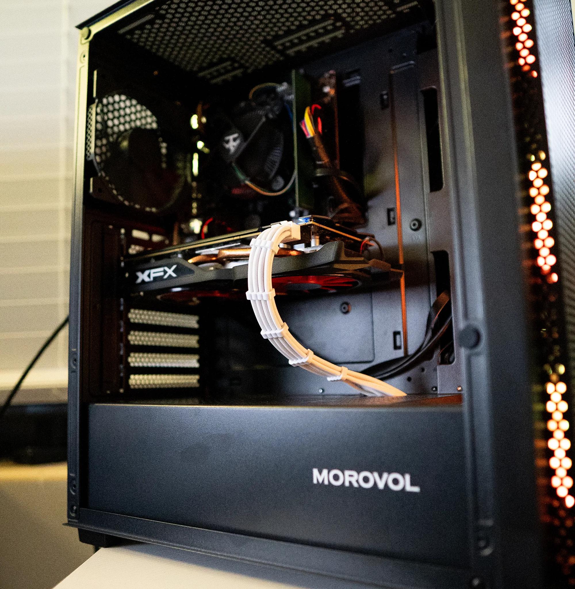 🟢⚪ | INTEL i7 7700K | RX 570 | 8GB DDR4 RAM | 256GB NVME SSD | Mint Monster |
