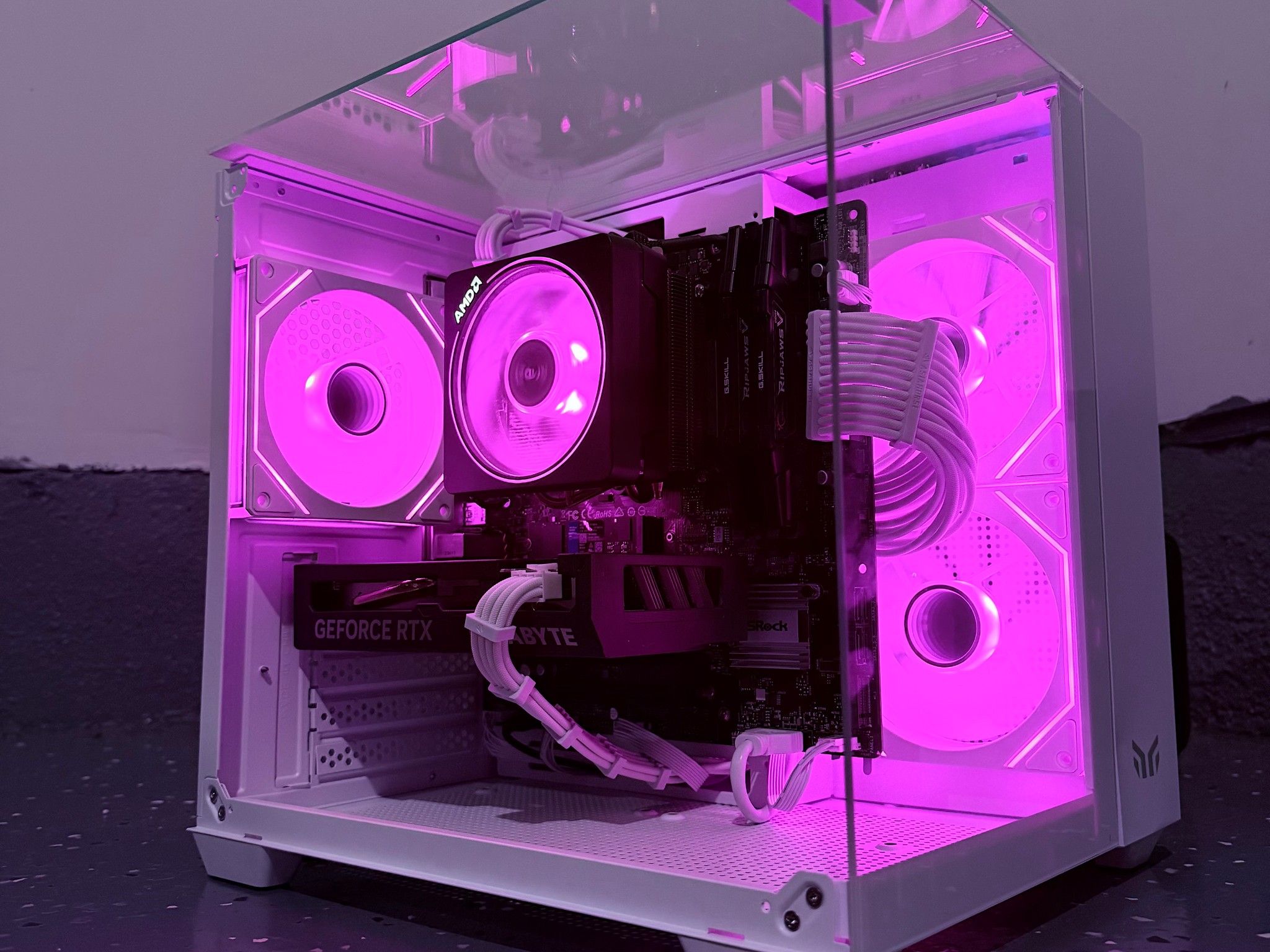 ⚪️"White Lotus"🪷| 1440p Gaming | Ryzen 7 5800X3D  | RTX 4060 | 32B Ram | 1TB NVMe Storage