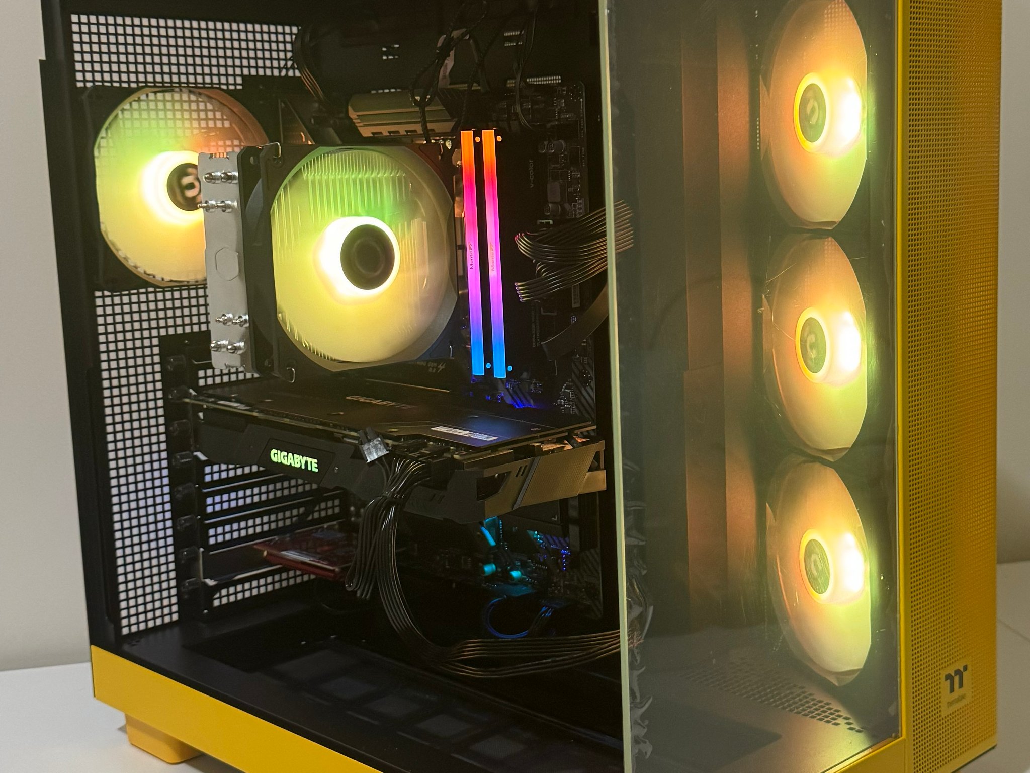 BUMBLEBEE Ryzen 5 32GB RAM 1TB SSD GeForce RTX 2070 MSI MAG B550 Tomahawk Thermaltake View 380 XL