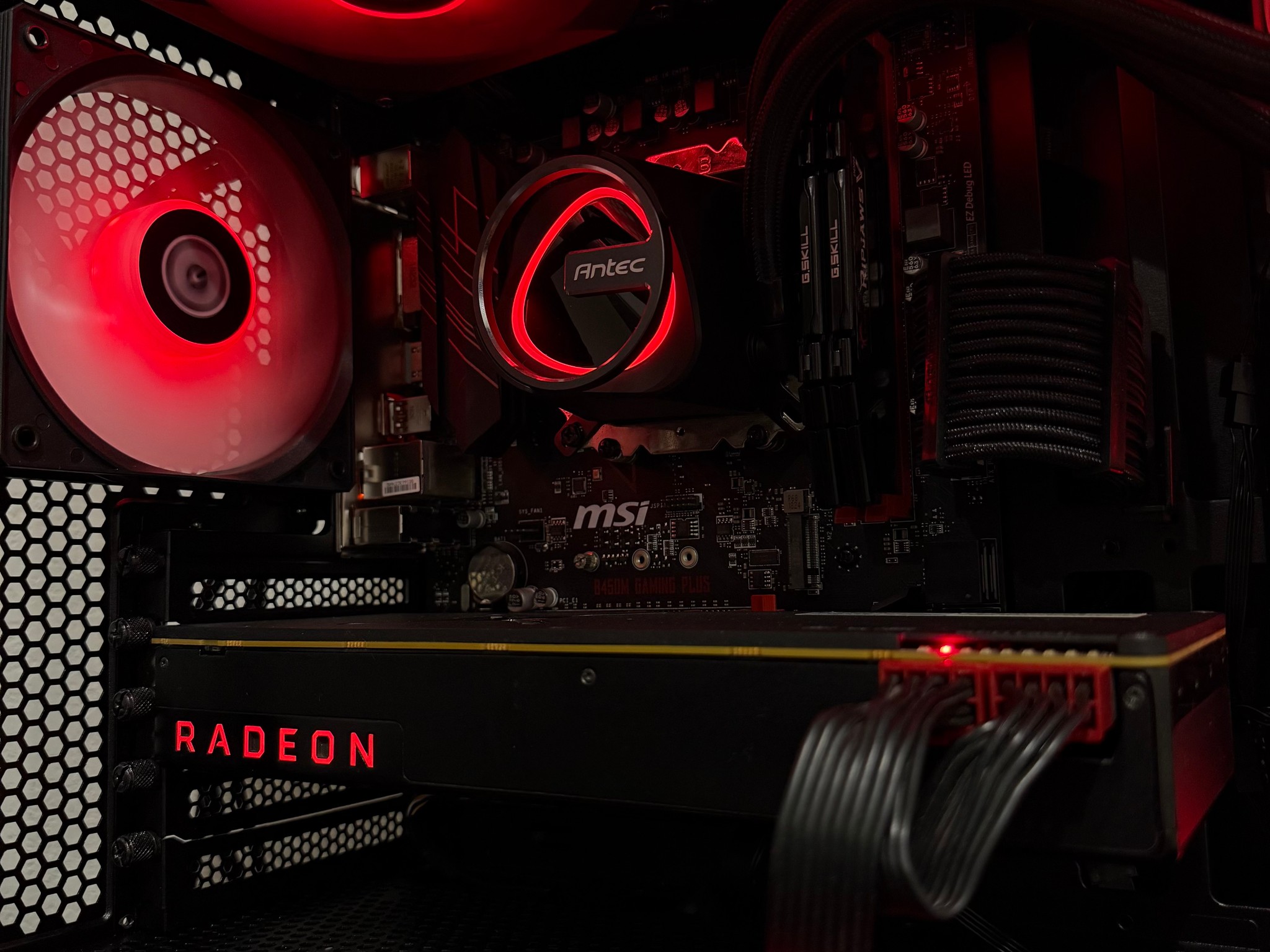AMD Gaming PC w/ Radeon RX Vega 64 8GB / Ryzen 5 1600X / 16GB DDR4