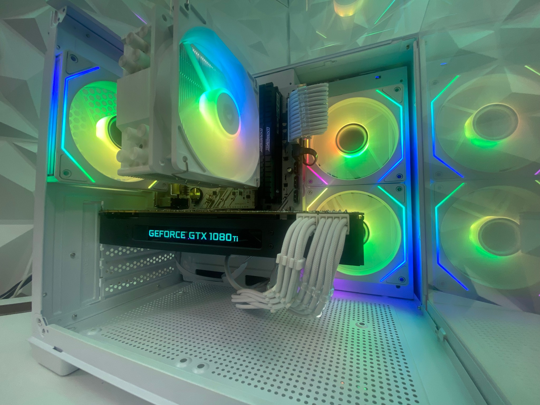 🎅🎅 White Elite Build – Ryzen 5 3600 + GTX 1080 Ti 11GB | 1080p/1440p High FPS Ready