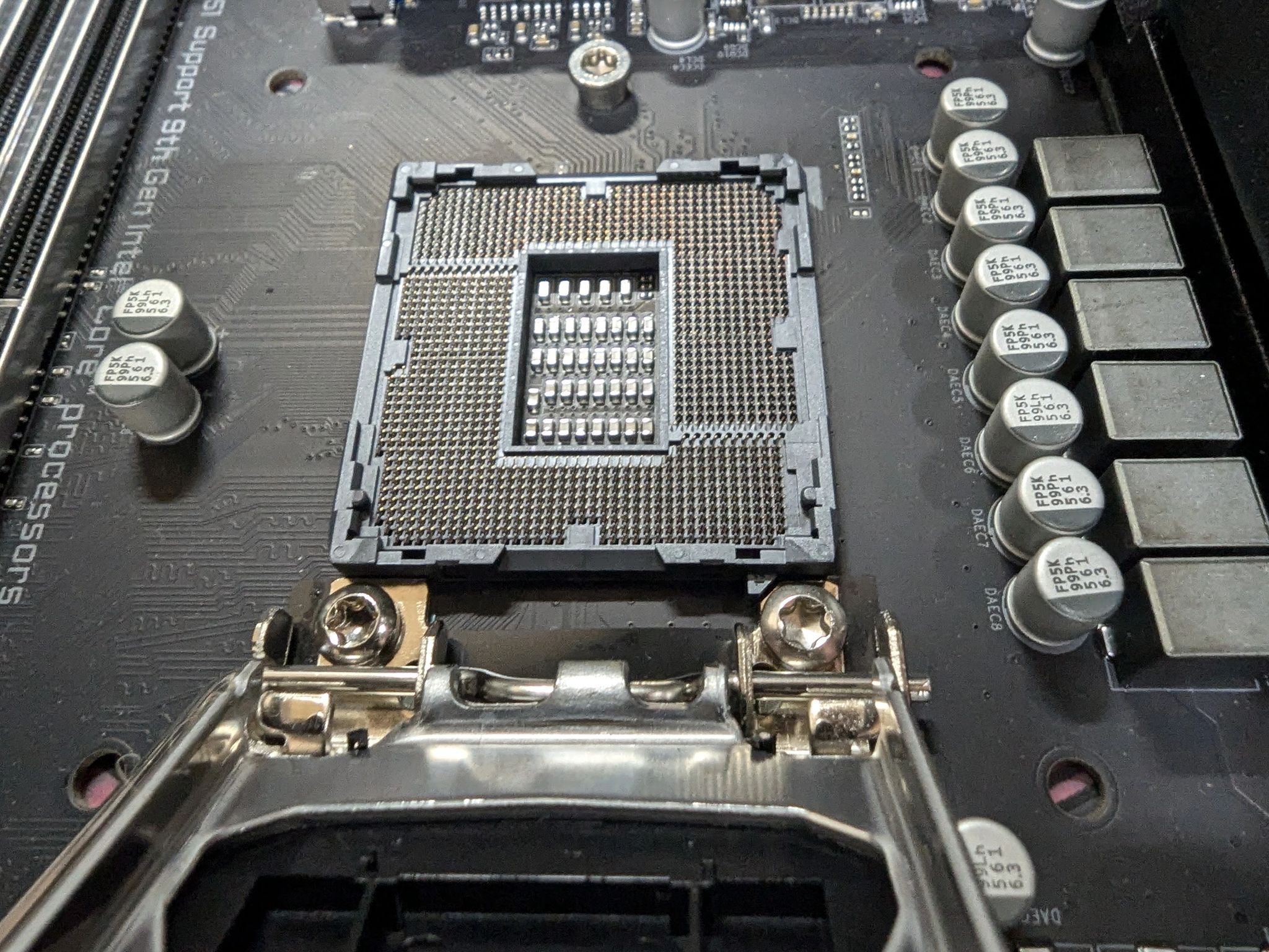 Used- Great Condition - Gigabyte Z390 Aorus Elite