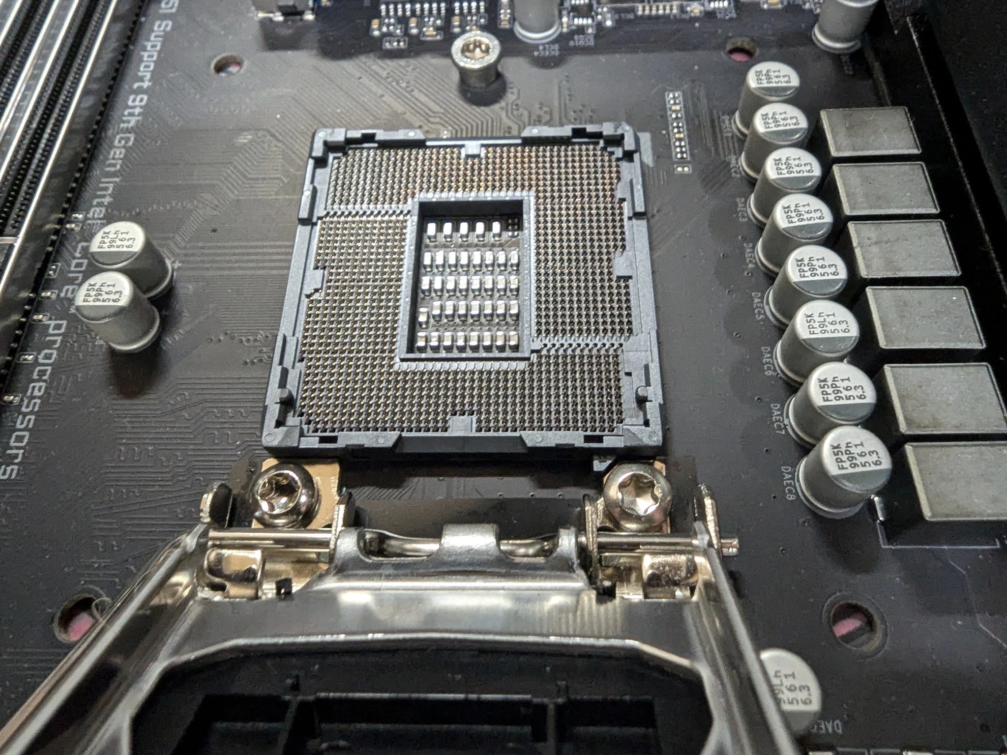 Used- Great Condition - Gigabyte Z390 Aorus Elite
