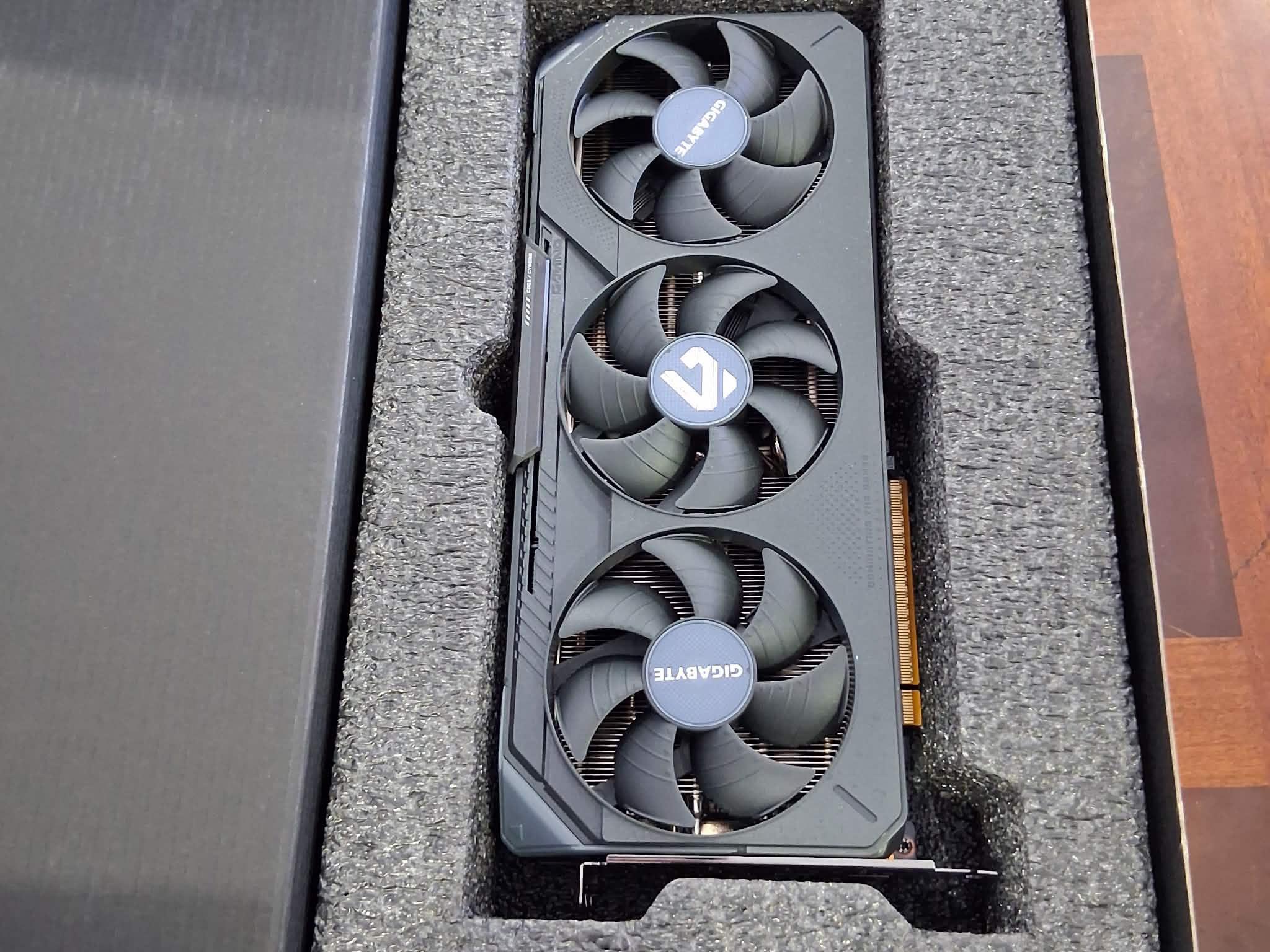 GIGABYTE RX 9070 XT GAMING OC 16G