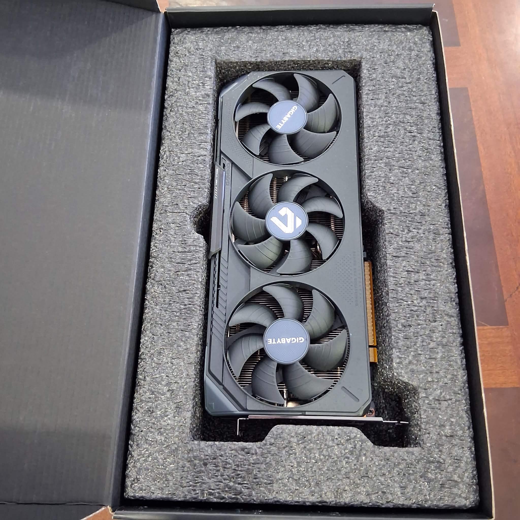 GIGABYTE RX 9070 XT GAMING OC 16G