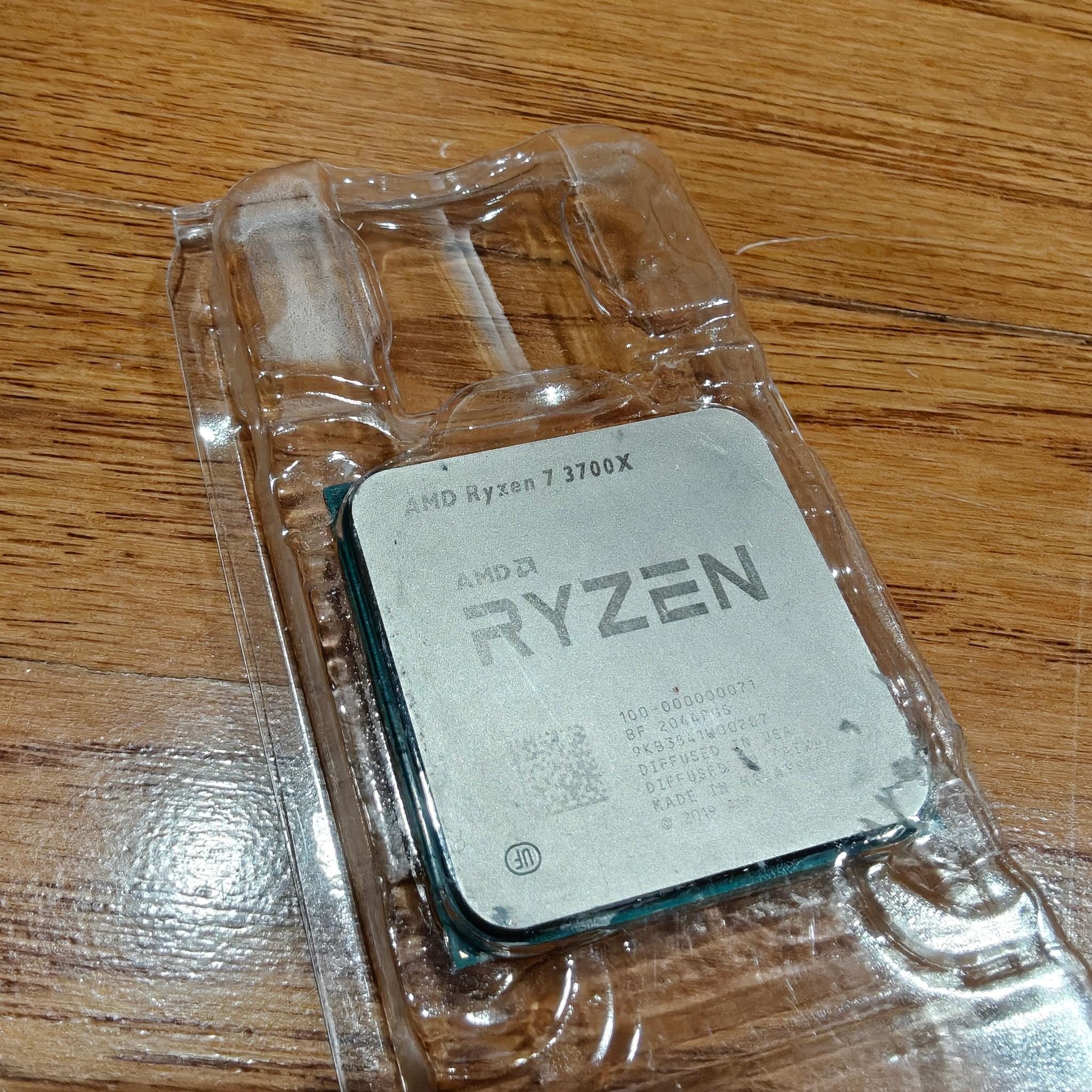 AMD Ryzen 7 3700X