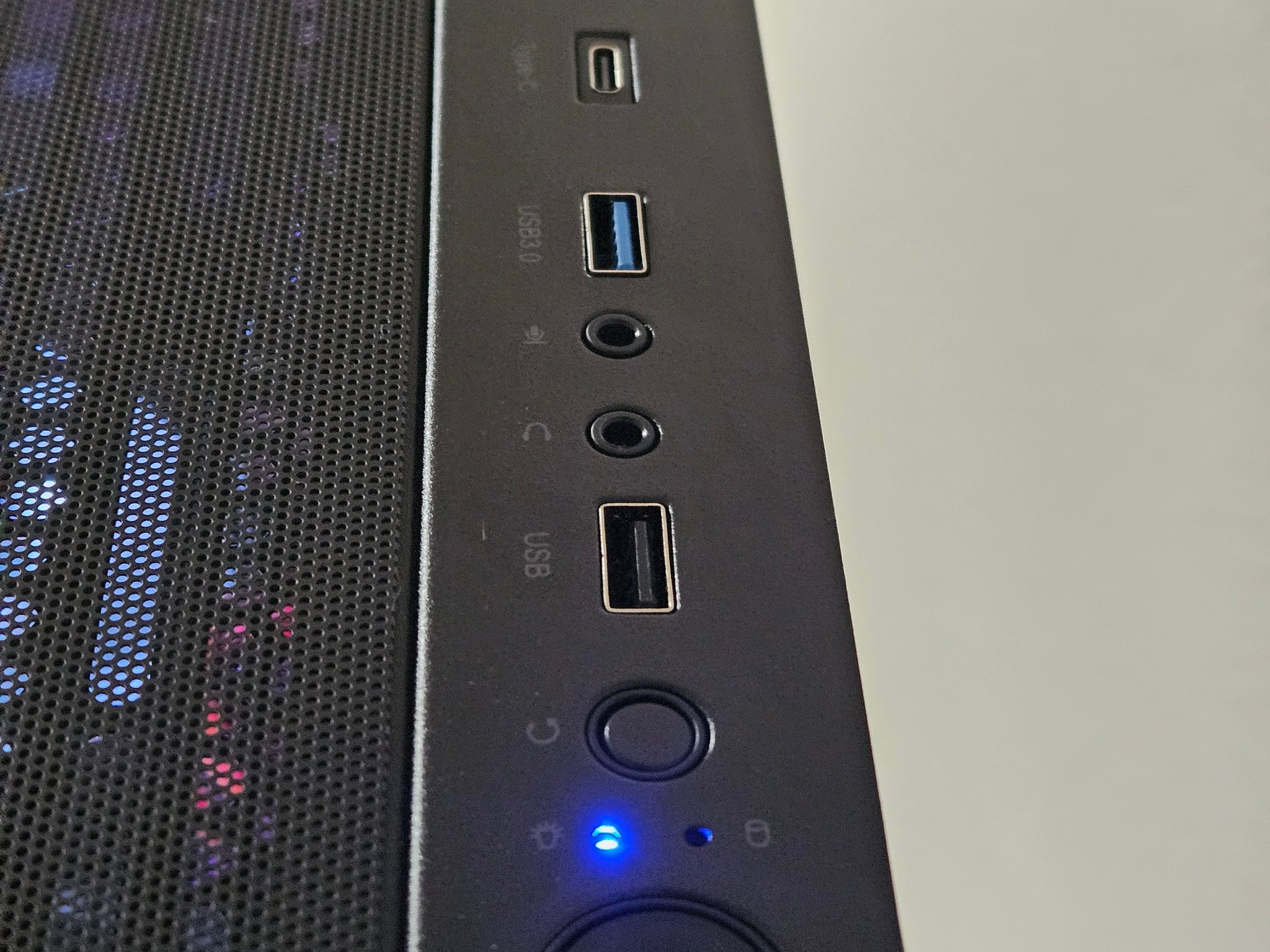 Gaming PC Ryzen 5 5600x RX 6800XT 32GB RAM 500GB+4TB WI-FI