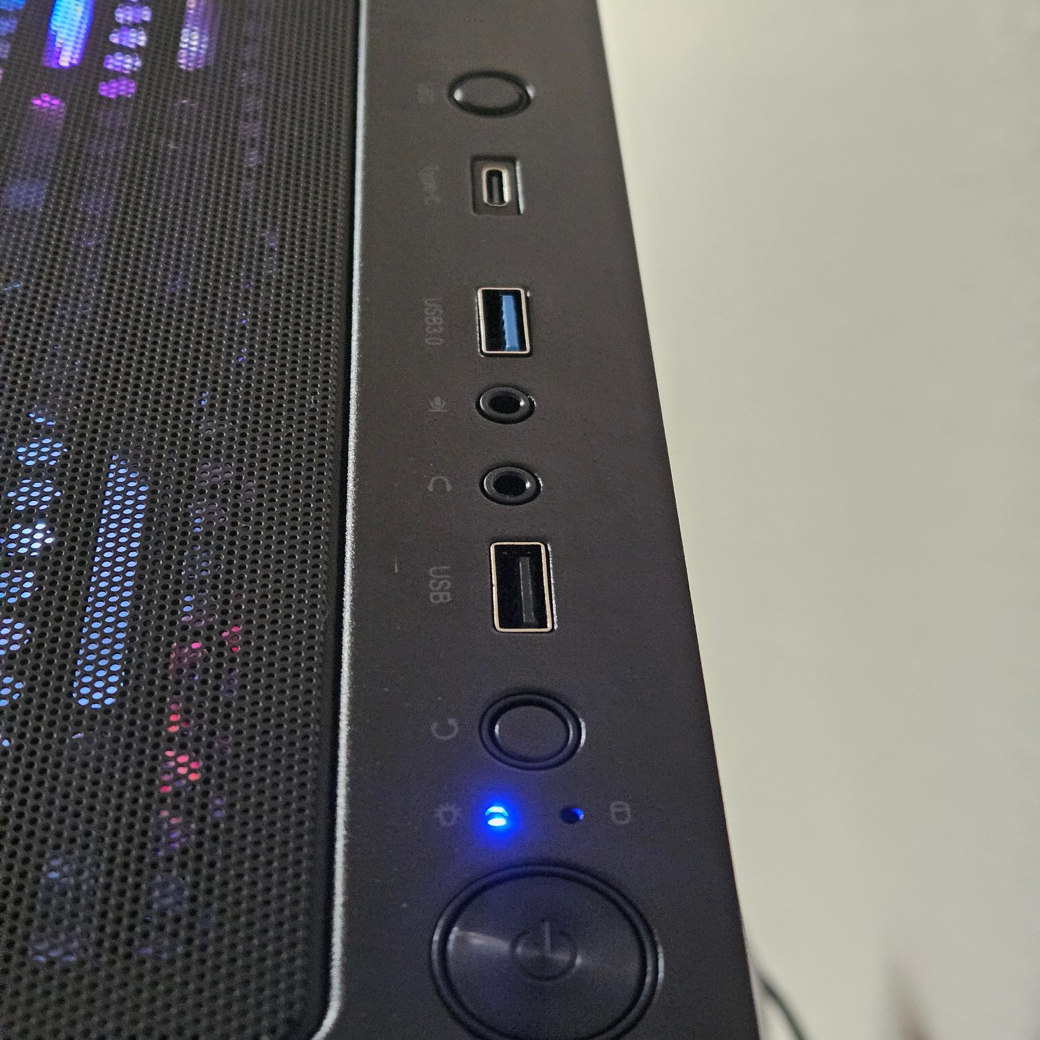 Gaming PC Ryzen 5 5600x RX 6800XT 32GB RAM 500GB+4TB WI-FI