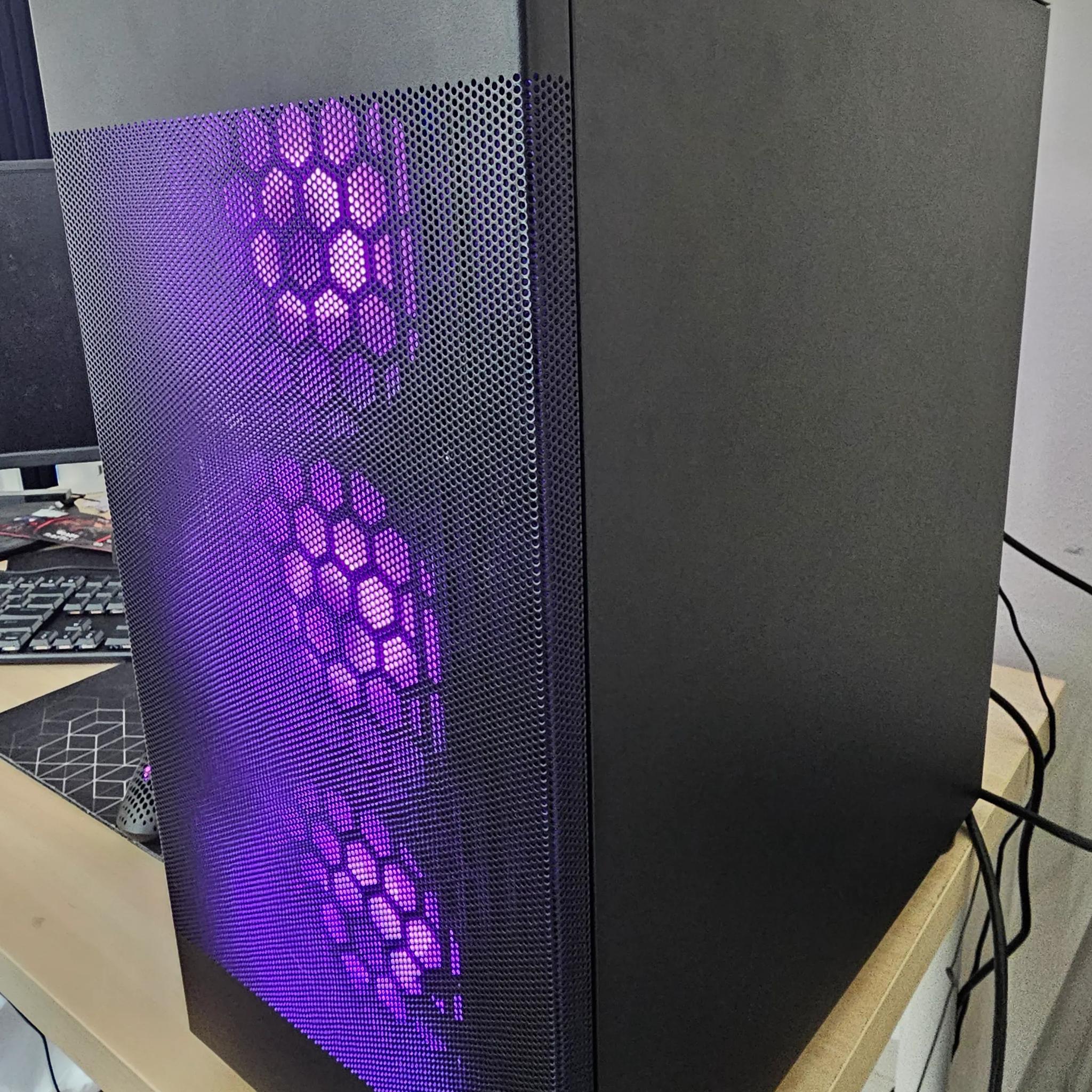 Gaming PC, Rtx 2060 super ,Ryzen 5 3600 , 32 GB of ram, and 1TB of storage