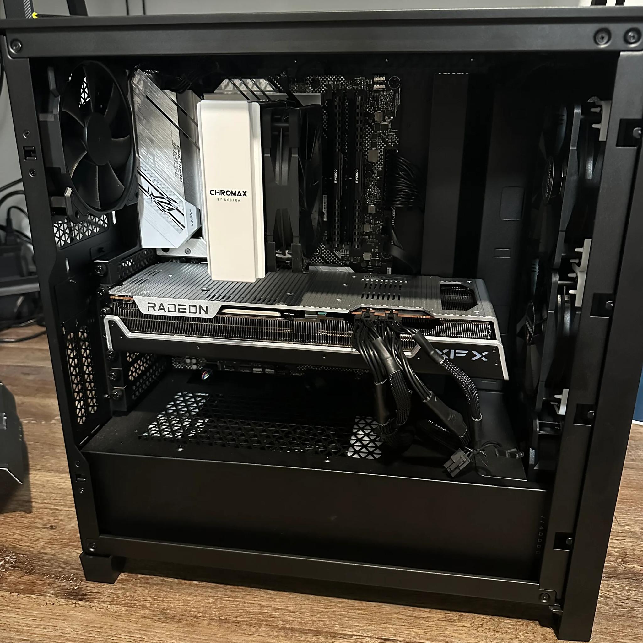 XFX SPEEDSTER MERC 310 AMD Radeon RX 7900XT