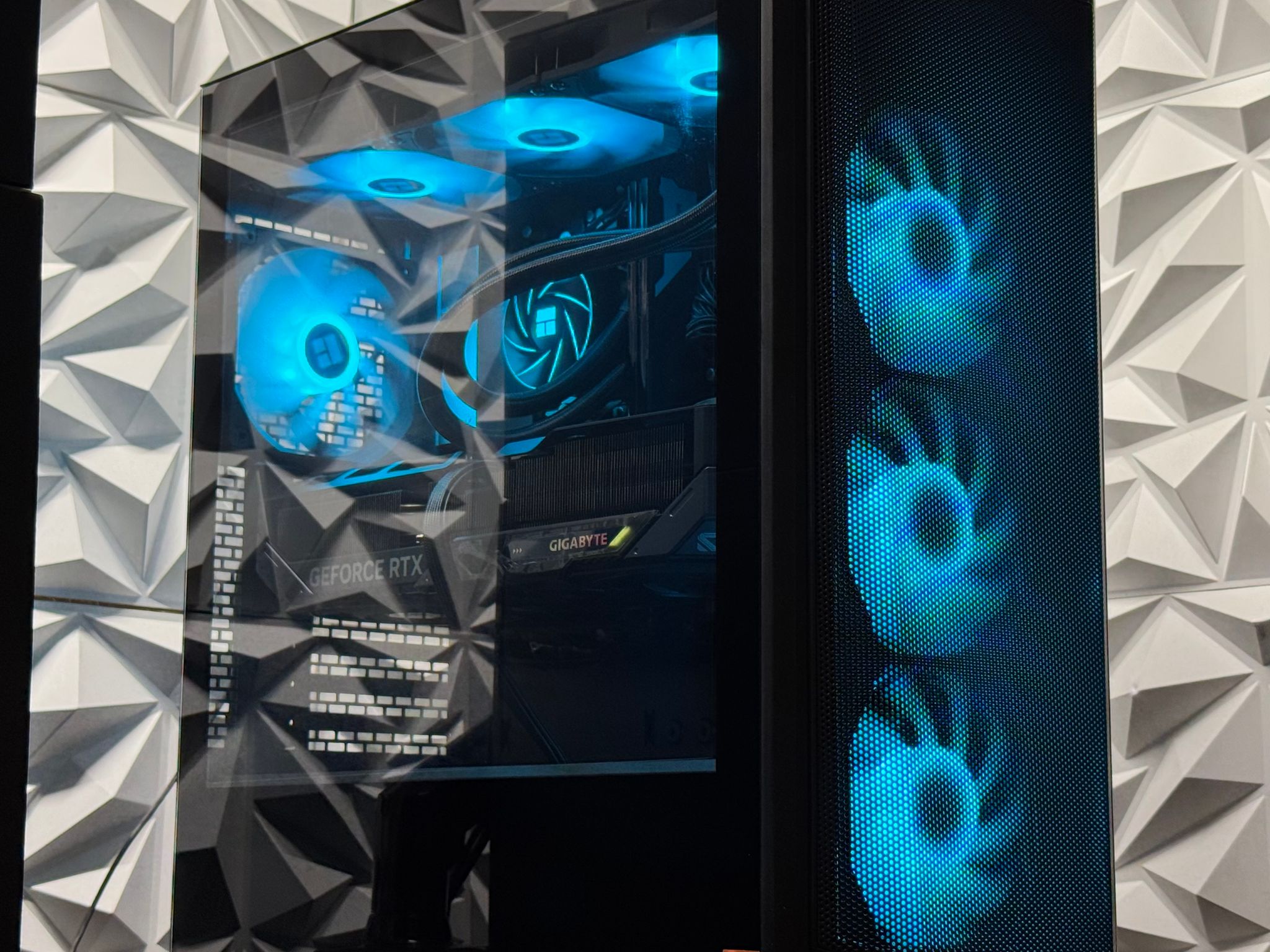 RTX 5070 Ti / Ryzen 7 9800X3D / 32GB DDR5 / 2TB SSD / Gaming pc / Streaming / Ai / Video editing