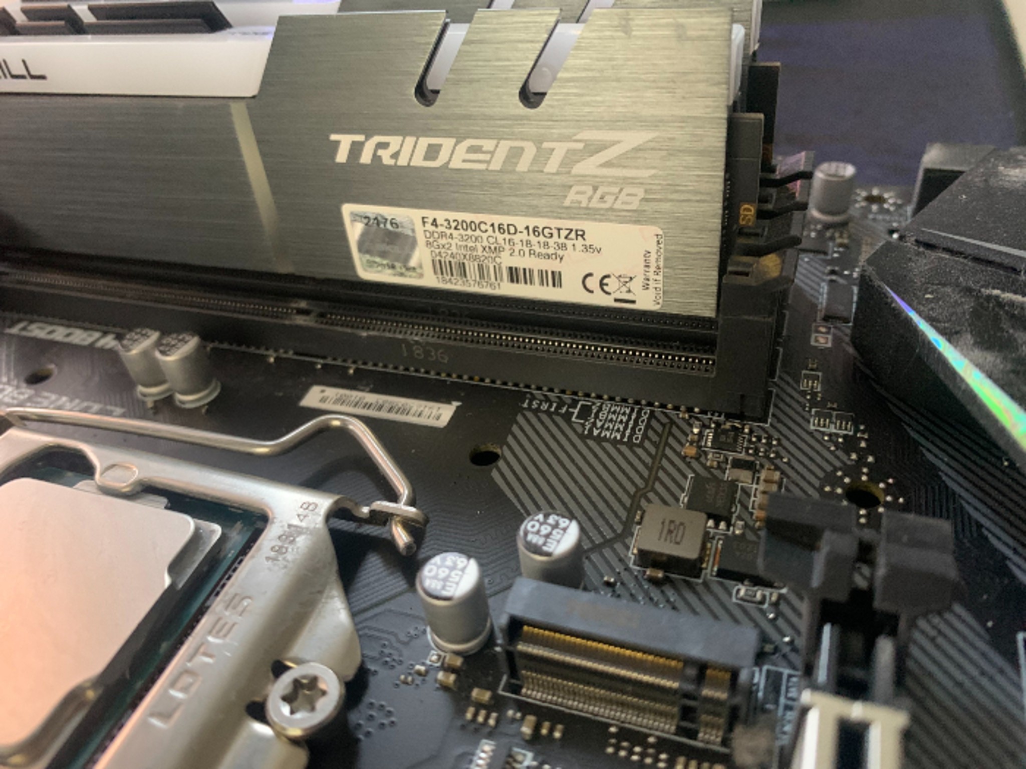 Intel core I5 8600k + MSI 390m + 16gb Ram + 120gb SSD