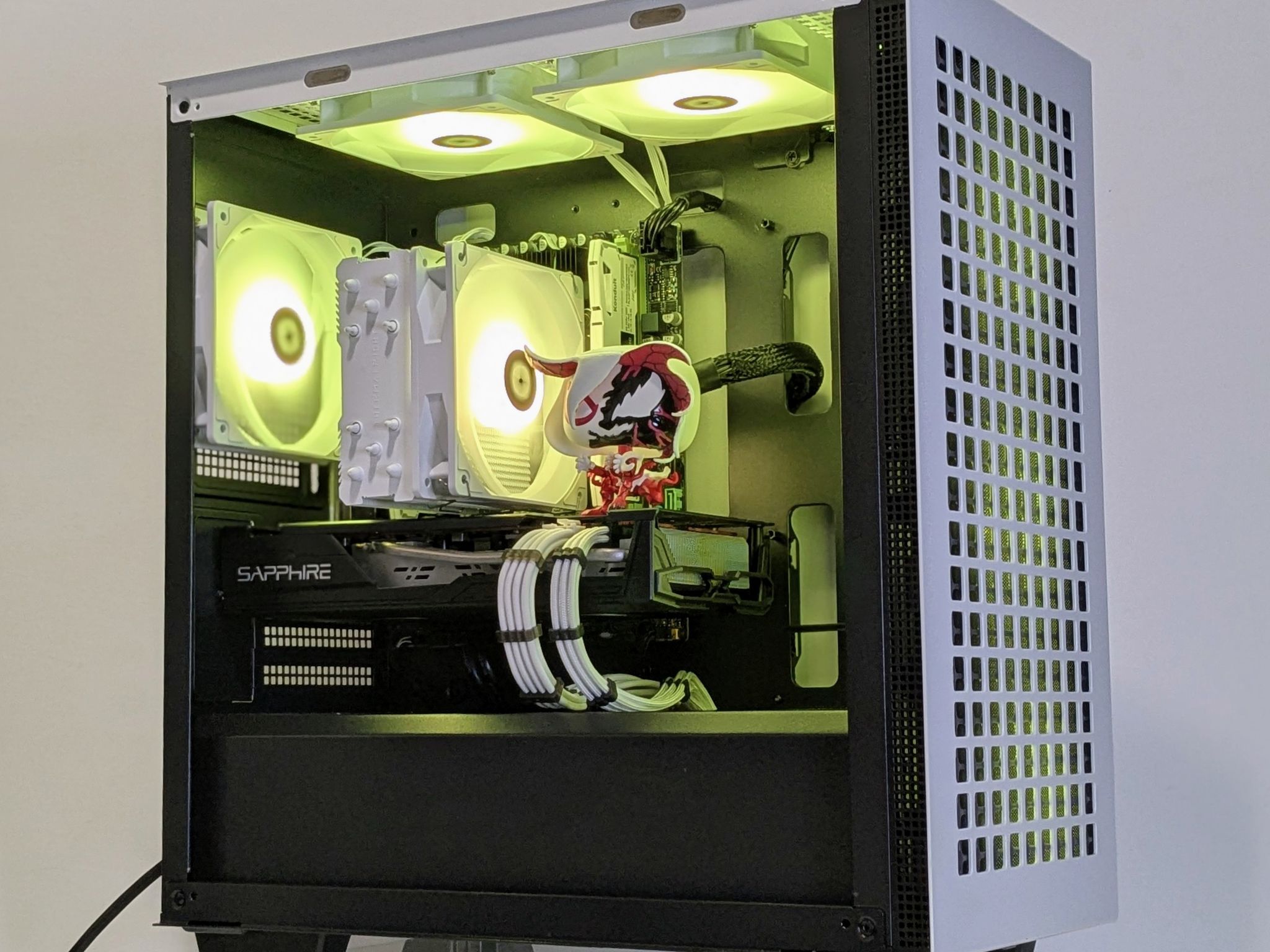 ⚪White Xeon🔥1080p Gaming PC⚪RX 5700XT⚪Intel E5-2680v3(12-c/24-t)⚪16GB DDR4⚪1TB NVMe SSD⚪️Windows 10