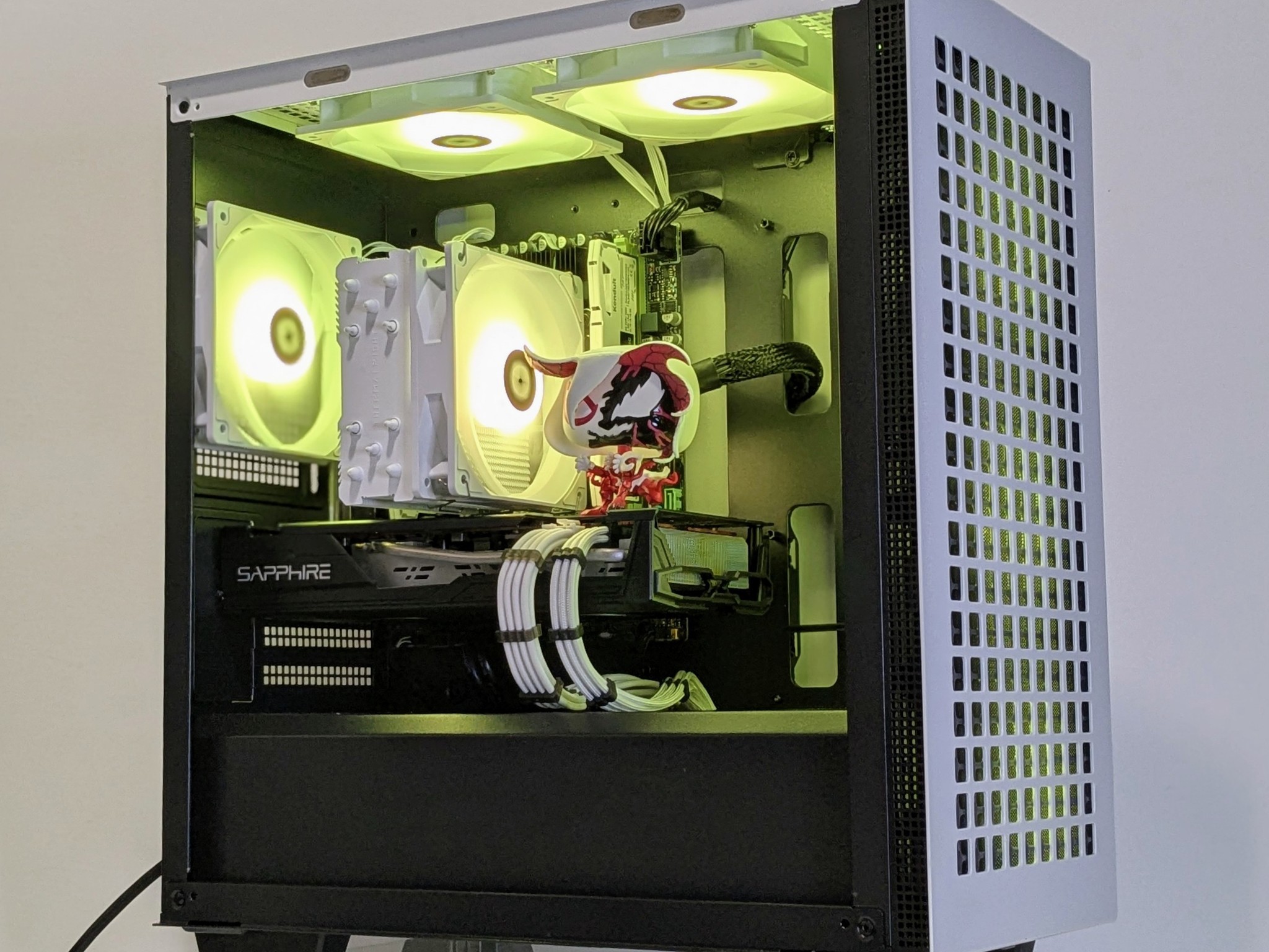 ⚪White Xeon🔥1080p Gaming PC⚪RX 5700XT⚪Intel E5-2680v3(12-c/24-t)⚪16GB DDR4⚪1TB NVMe SSD⚪️Windows 10